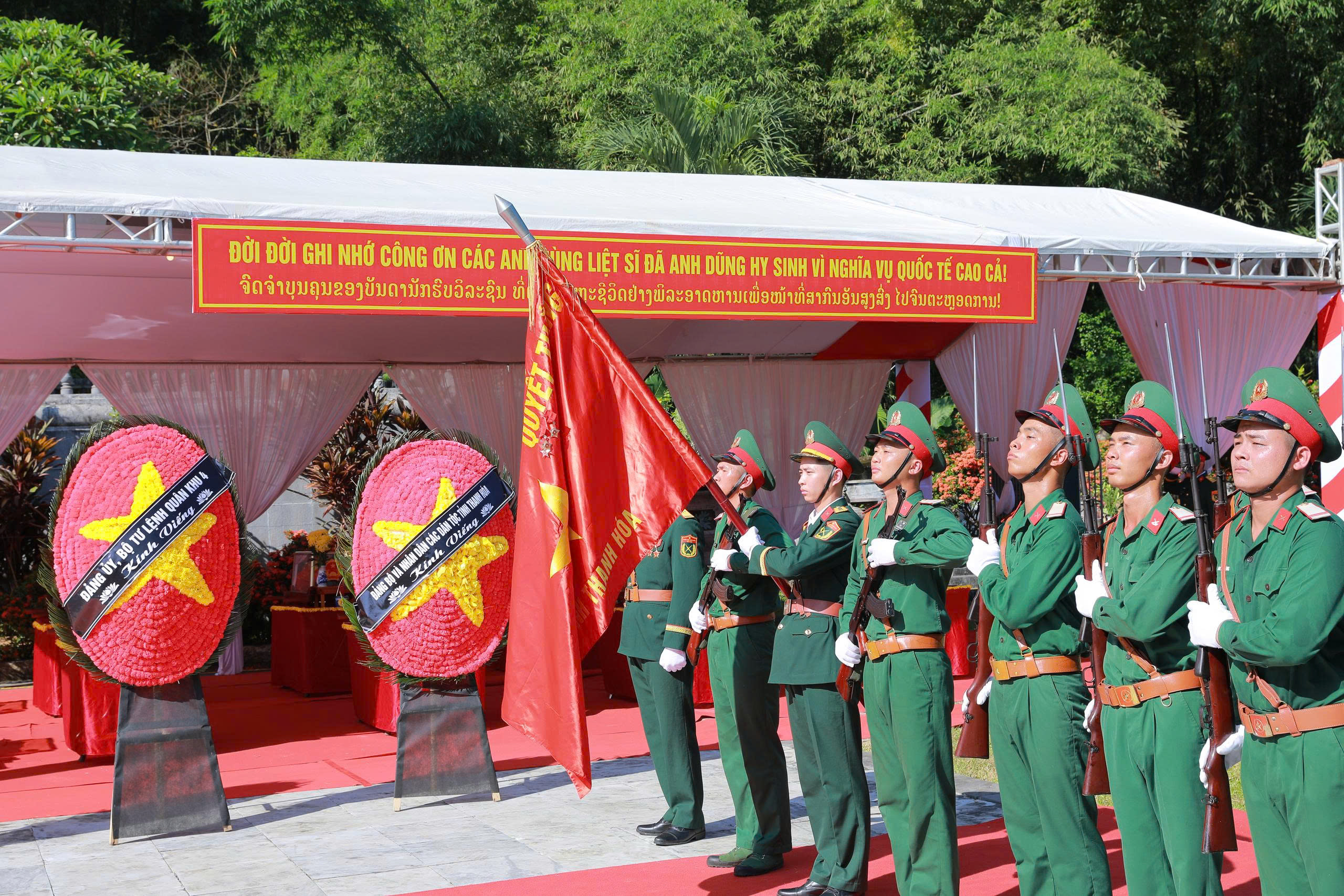 Đại tướng Trương Trọng Nghĩa dự Lễ Truy điệu và an táng liệt sĩ quân tình nguyện, chuyên gia tại Thanh Hóa-16.jpg