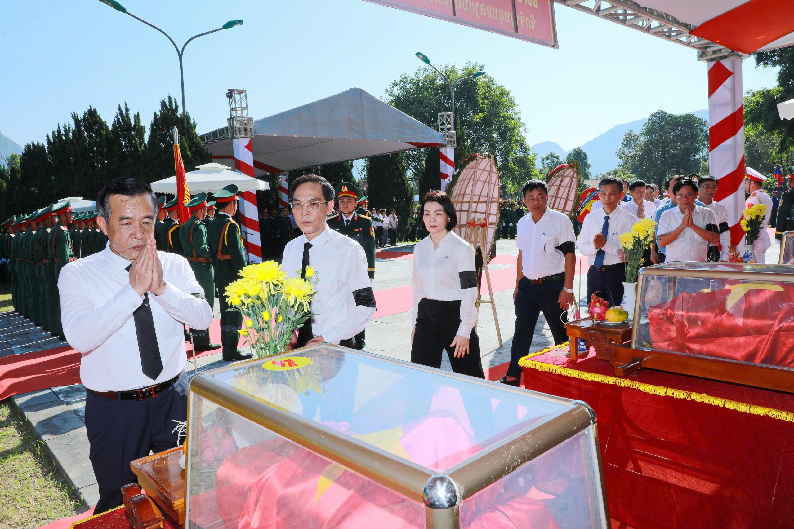 Đại tướng Trương Trọng Nghĩa dự Lễ Truy điệu và an táng liệt sĩ quân tình nguyện, chuyên gia tại Thanh Hóa-23.jpg