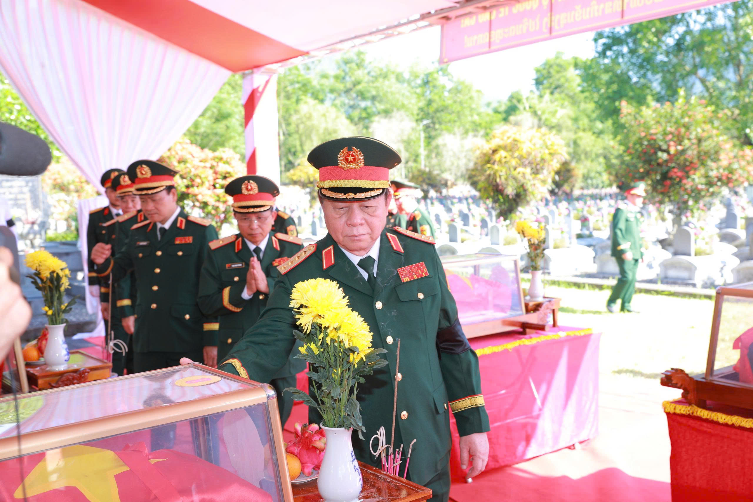 Đại tướng Trương Trọng Nghĩa dự Lễ Truy điệu và an táng liệt sĩ quân tình nguyện, chuyên gia tại Thanh Hóa-3.jpg
