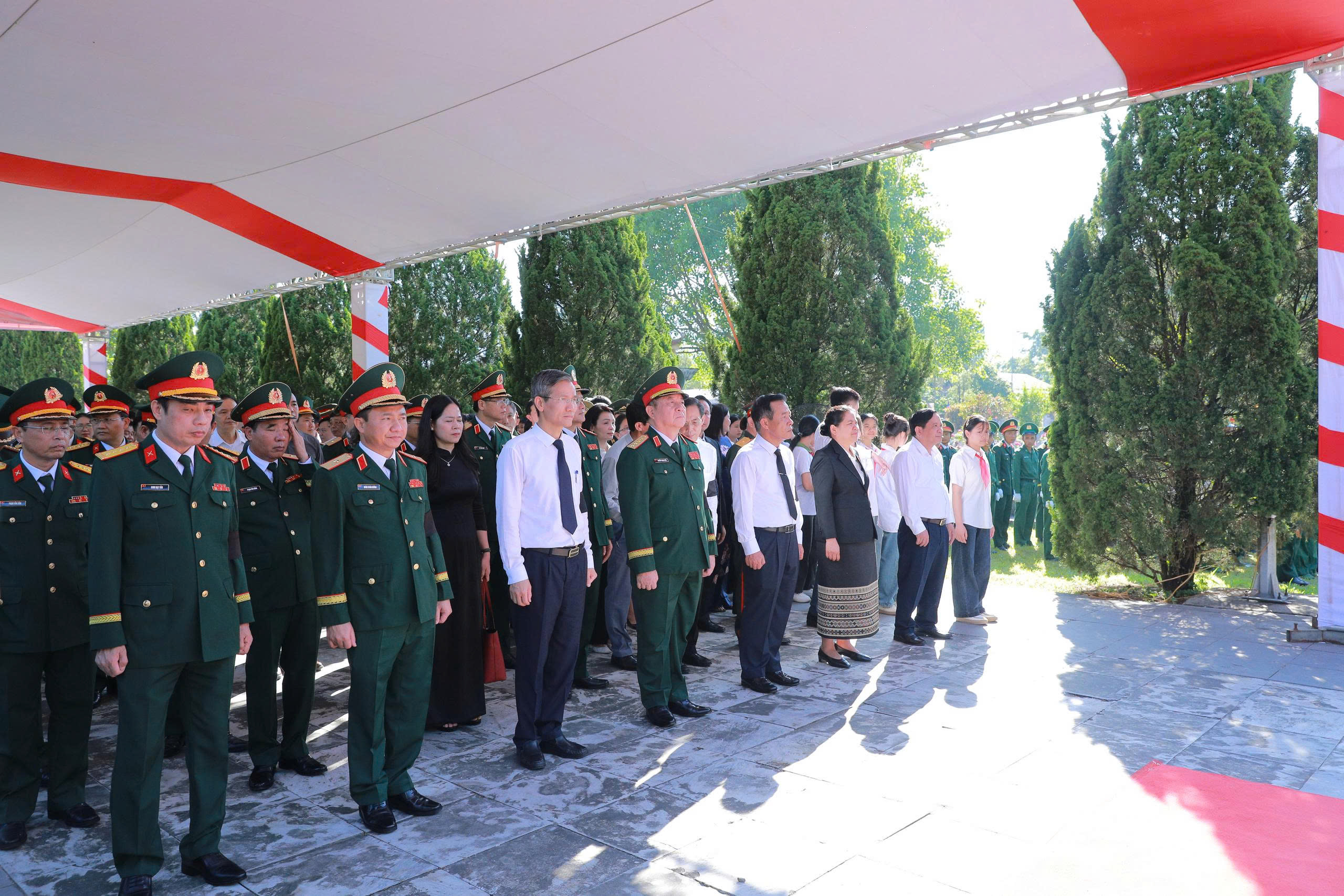 Đại tướng Trương Trọng Nghĩa dự Lễ Truy điệu và an táng liệt sĩ quân tình nguyện, chuyên gia tại Thanh Hóa-9.jpg