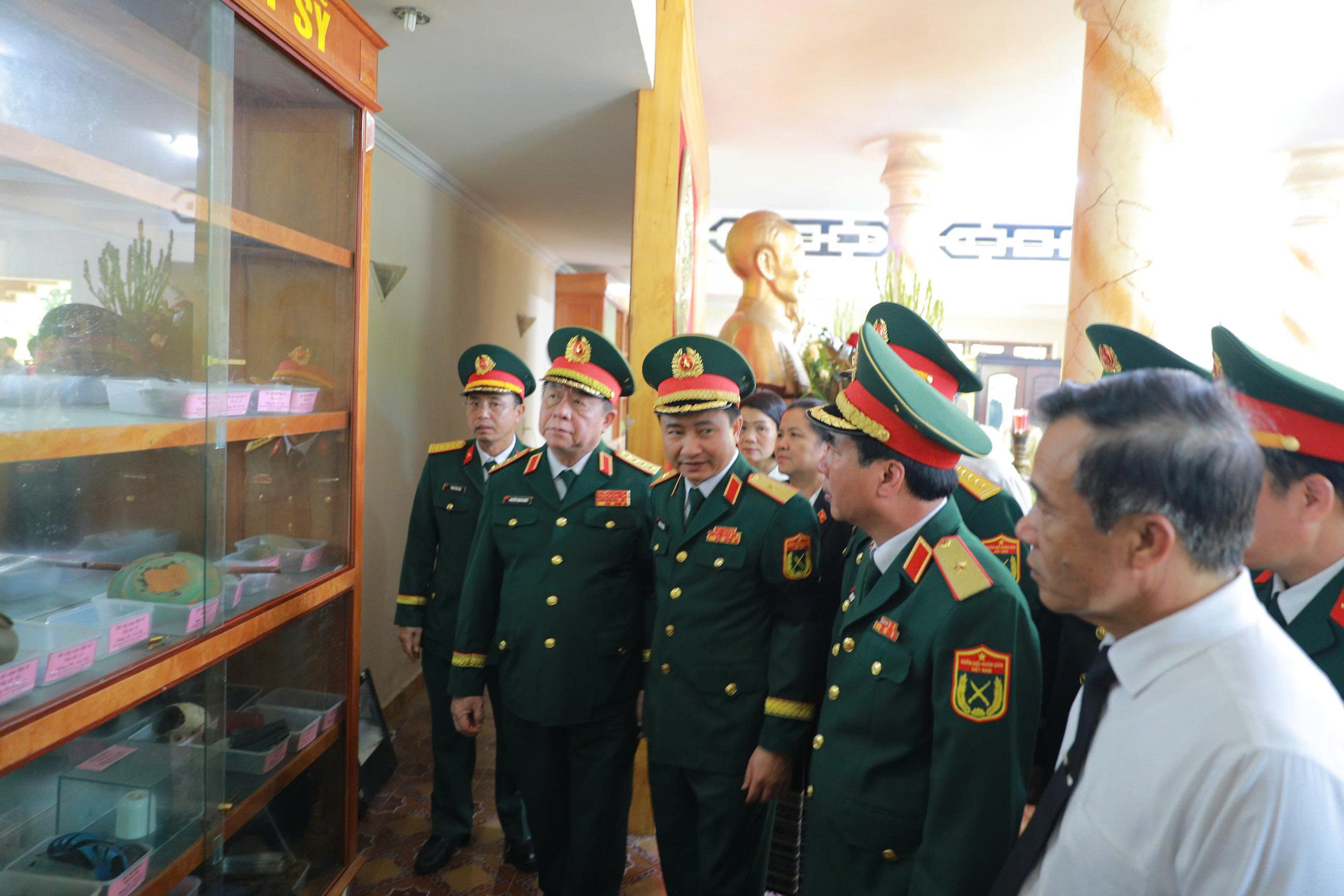 Đại tướng Trương Trọng Nghĩa dự Lễ Truy điệu và an táng liệt sĩ quân tình nguyện, chuyên gia tại Thanh Hóa-.jpg