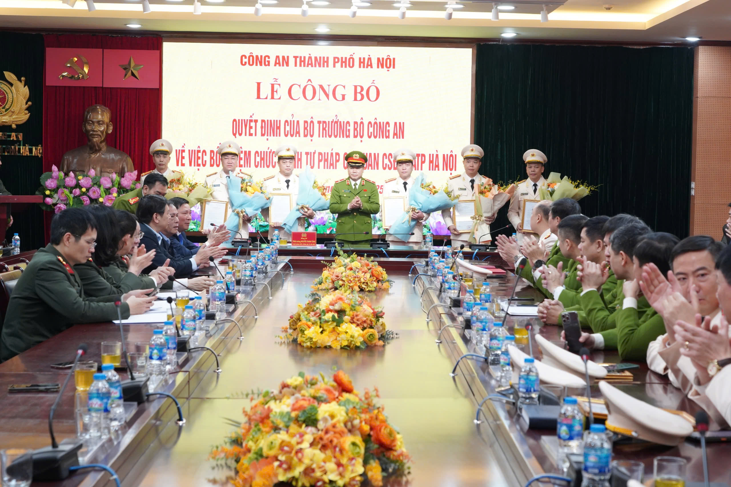 Cong-an-ha-Noi.jpg