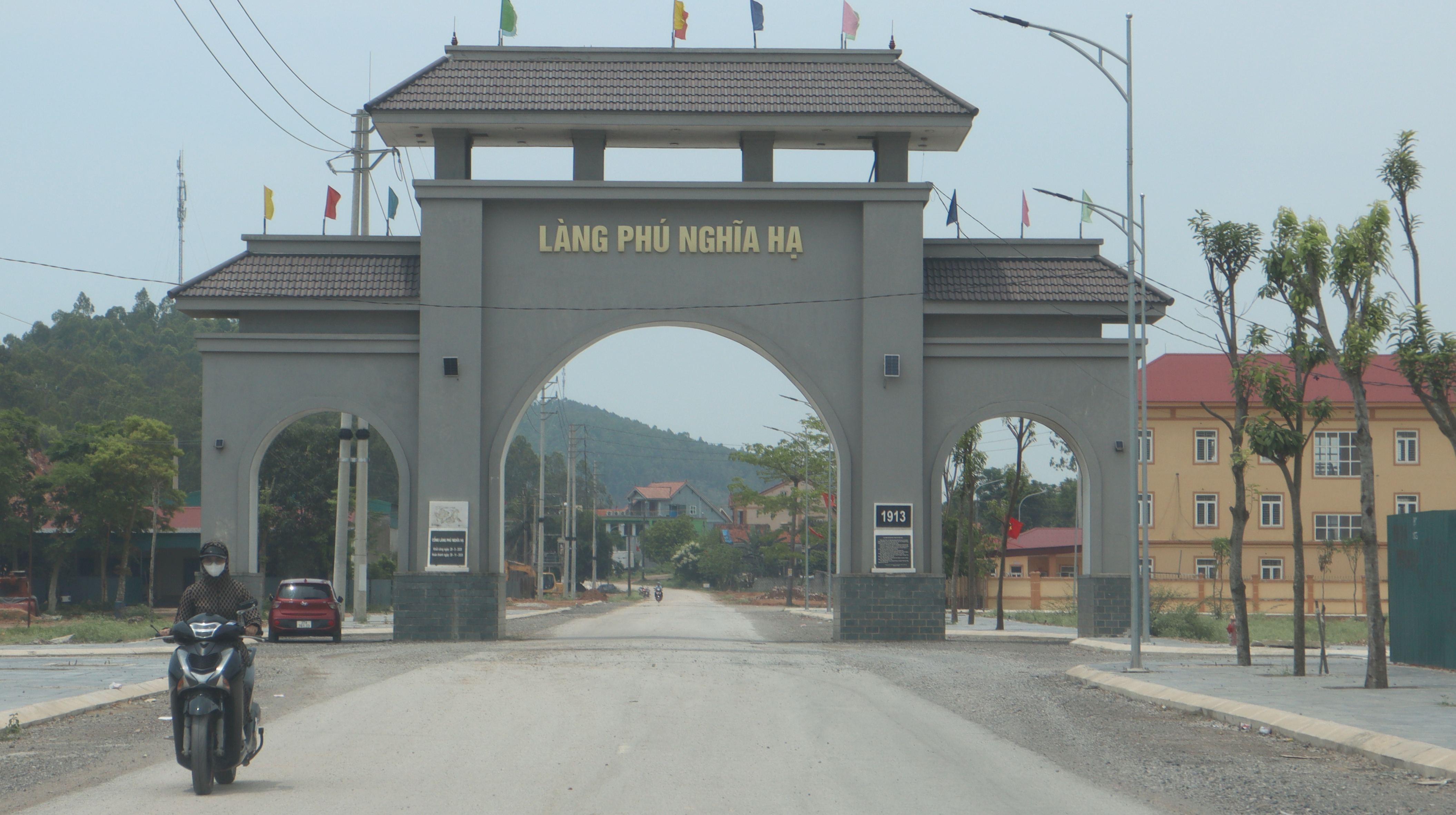 quyet-dinh-11-can-bo.jpg