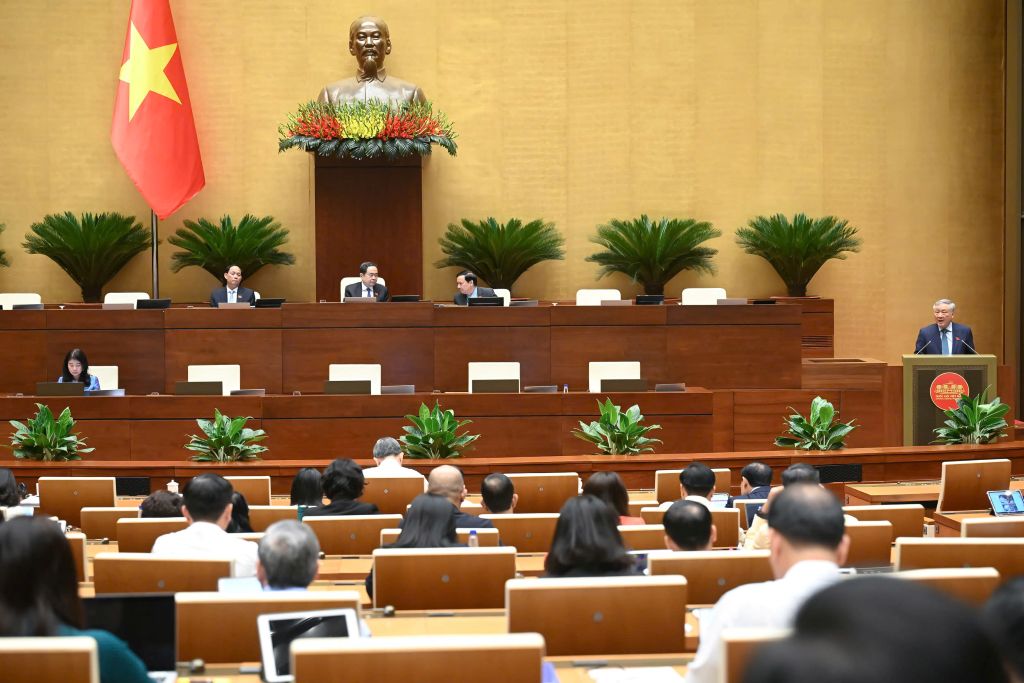 quoc-hoi-nguyen-hoa-binh-toan-canh.jpg