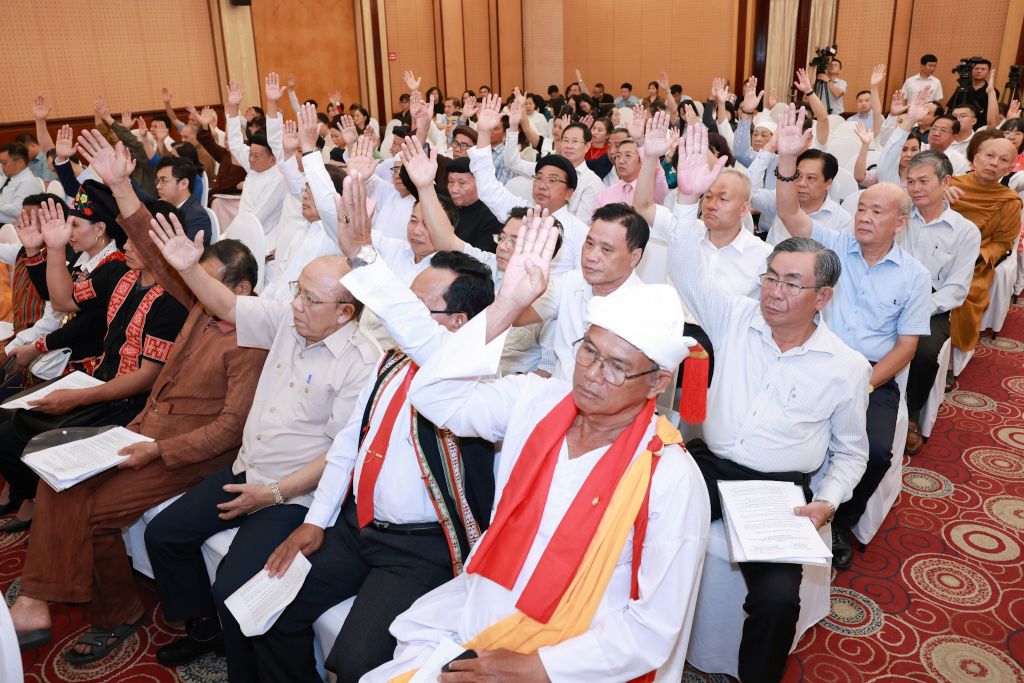 mat-tran-to-quoc-6-pho-chu-tich-hiep-thuong.jpg