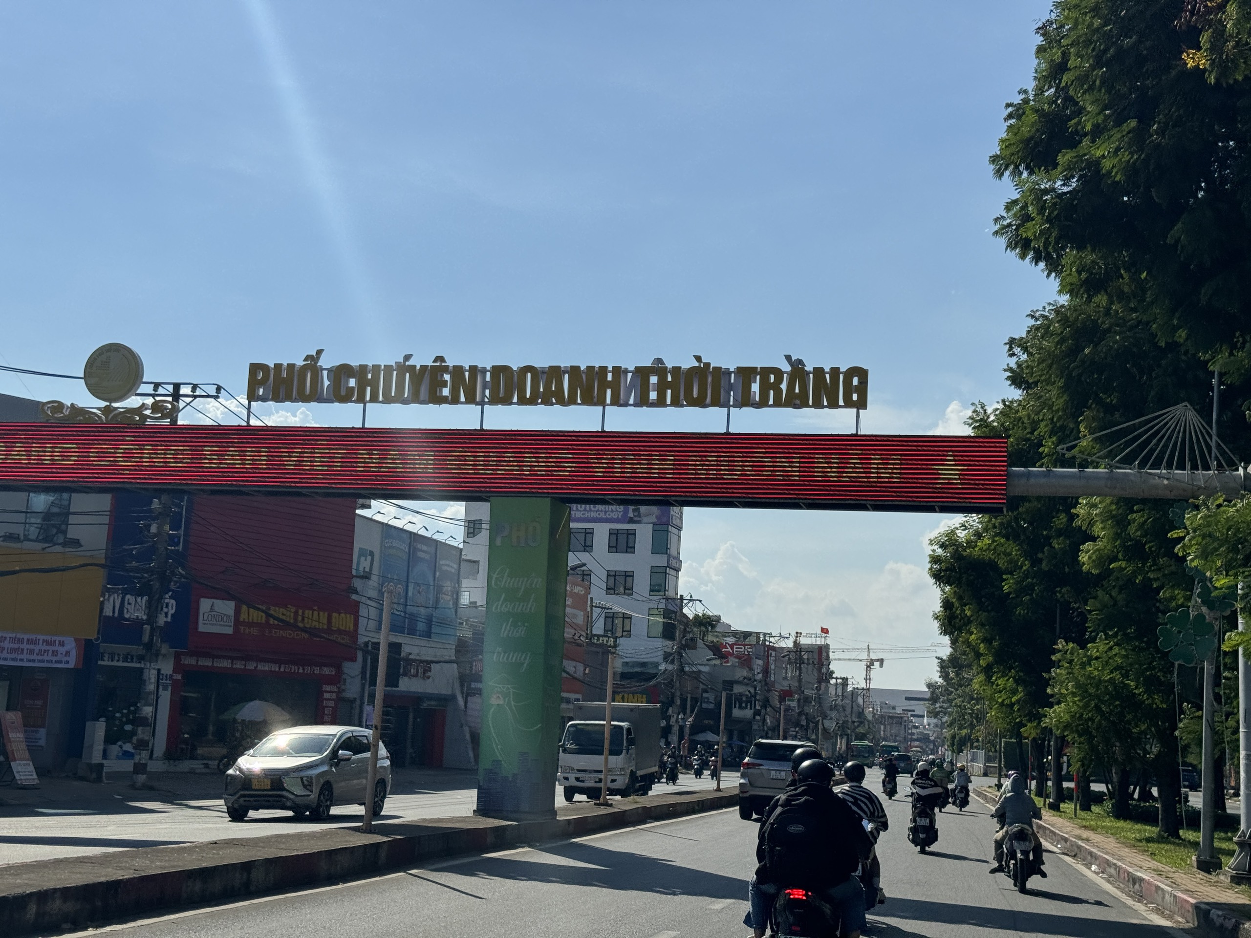 pho-chuyen-doanh-thoi-trang.jpg