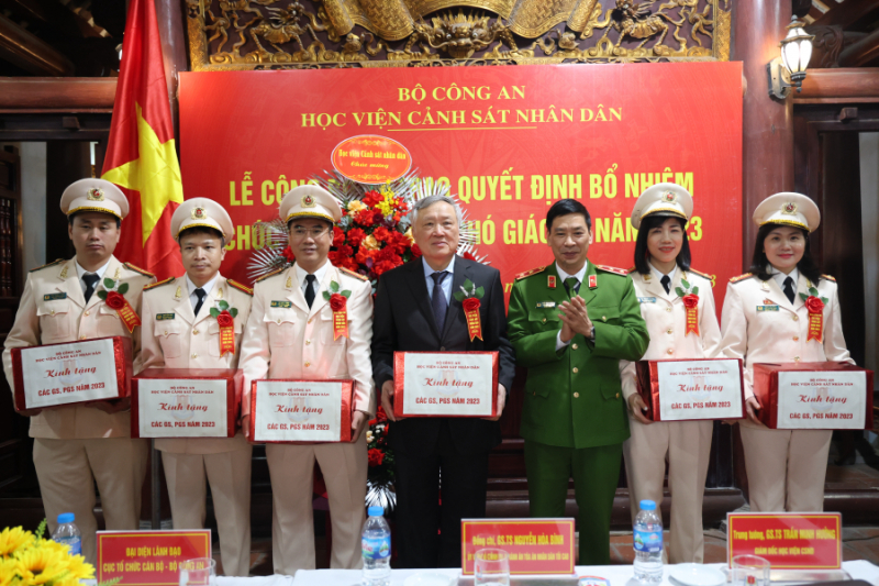 Chánh án TAND tối cao Nguyễn Hòa Bình