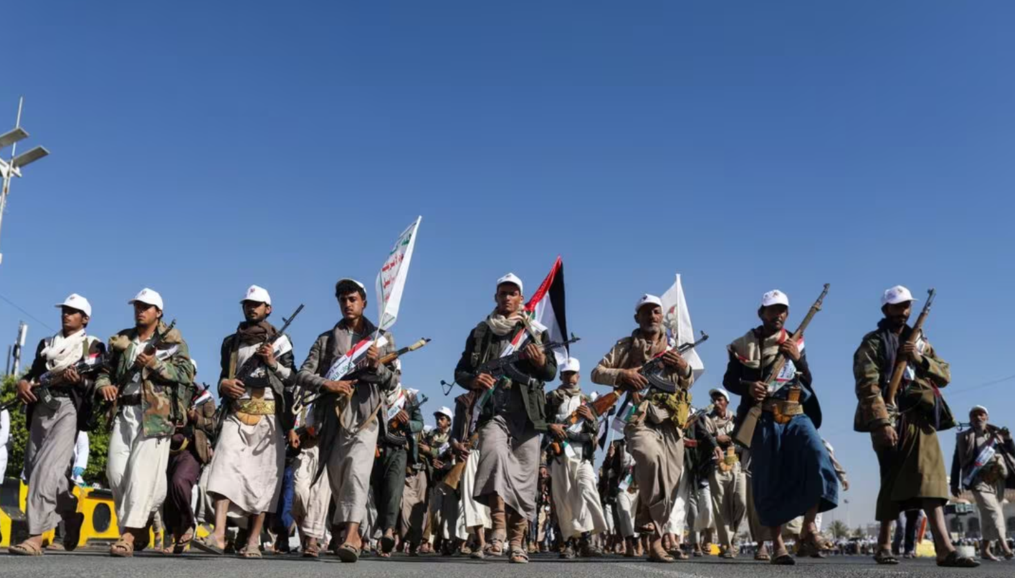 Tàu gián điệp Iran giúp Houthis tấn công tàu trên Biển Đỏ