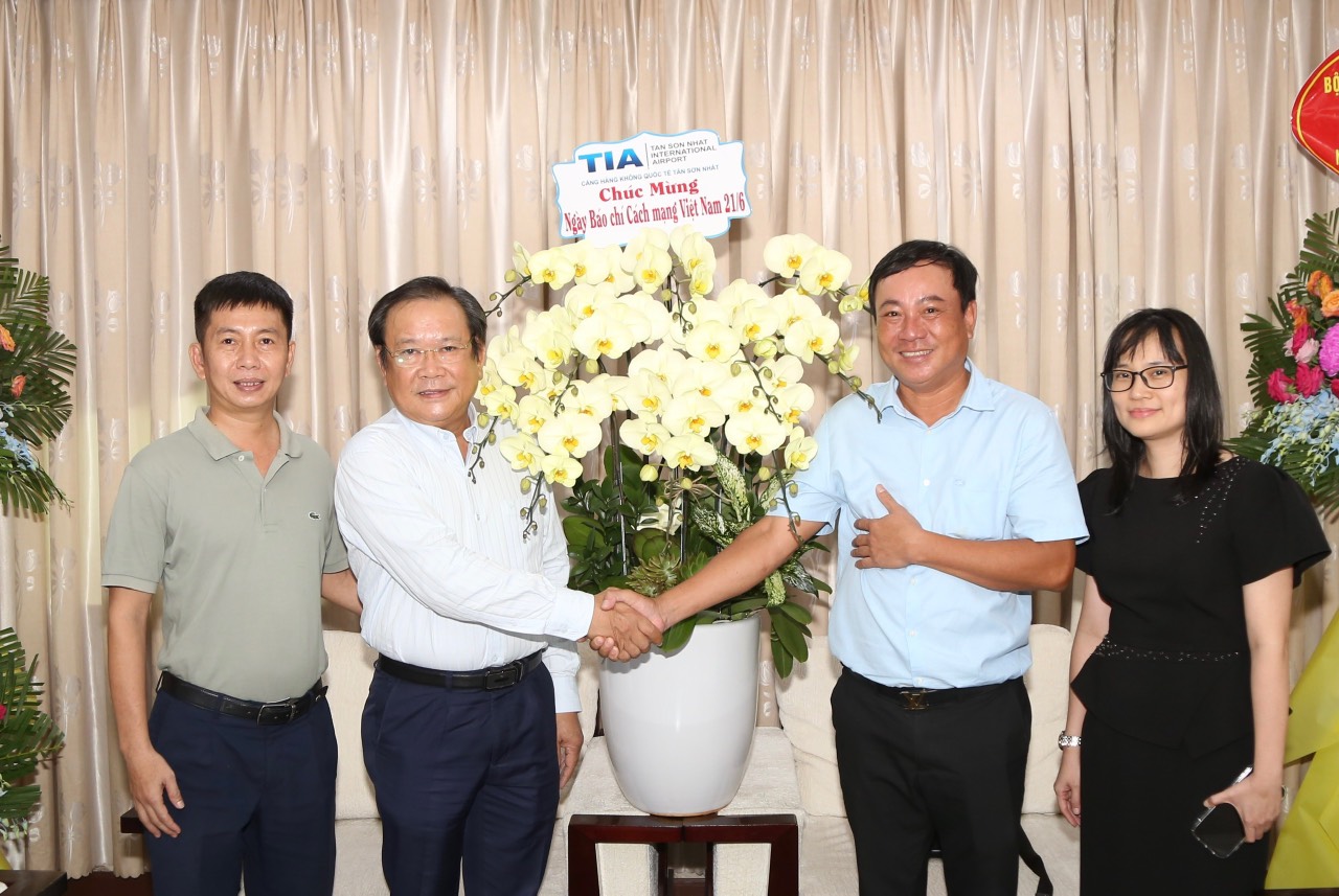 cang-hang-khong-quoc-te-tan-son-nhat.jpg