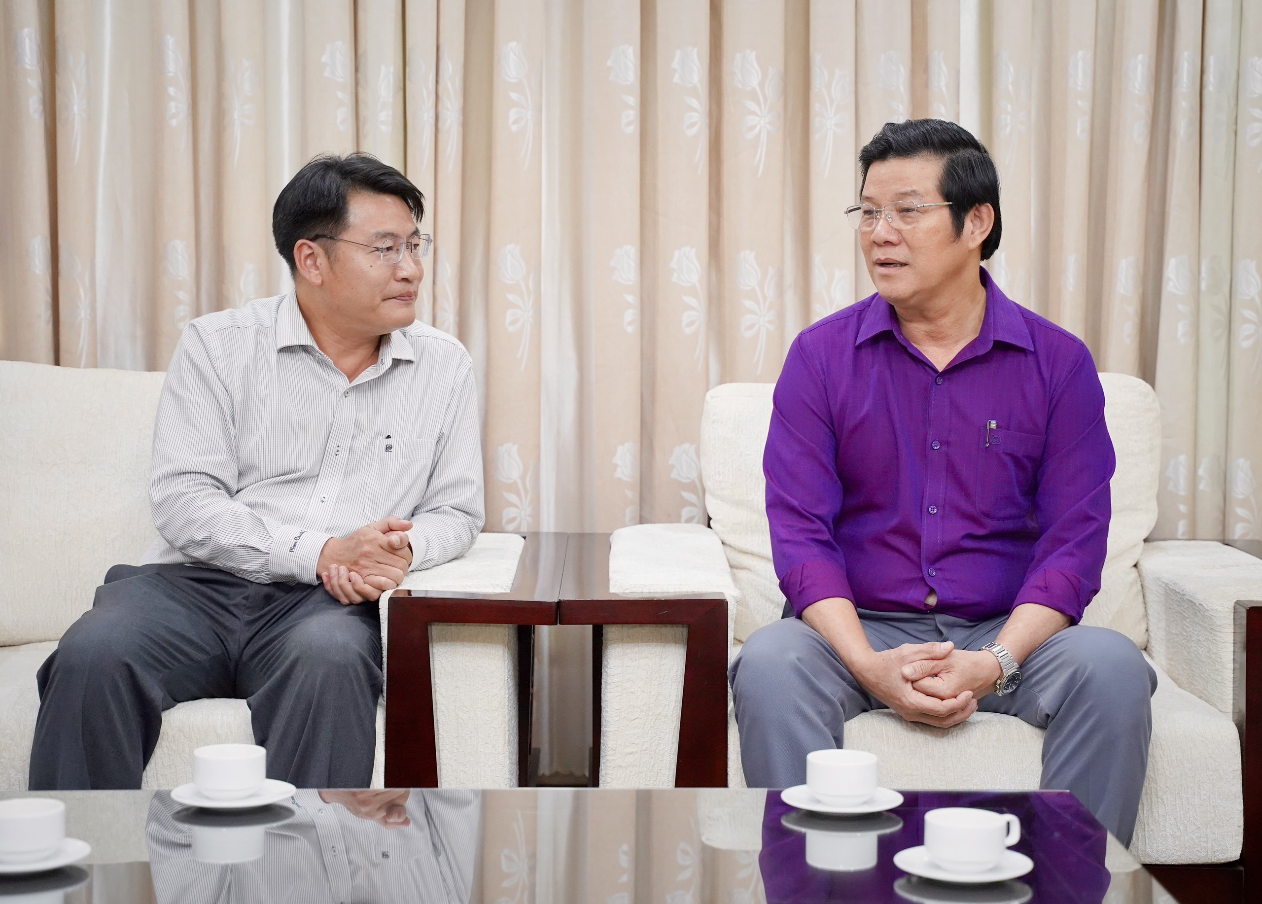 ubnd-quan-4-tham-bao-phap-luat-tphcm.jpg