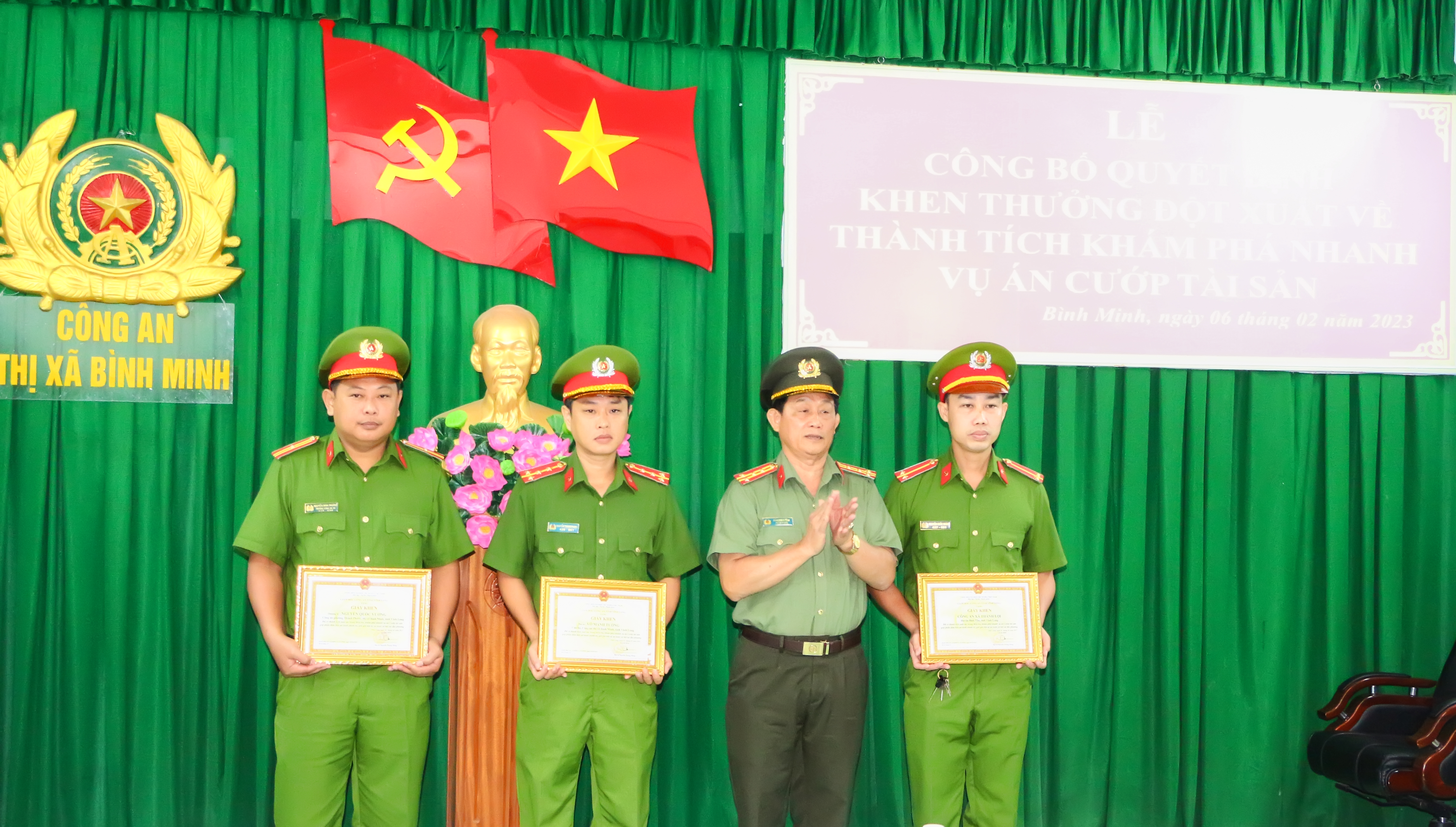 khen thưởng công an vĩnh long