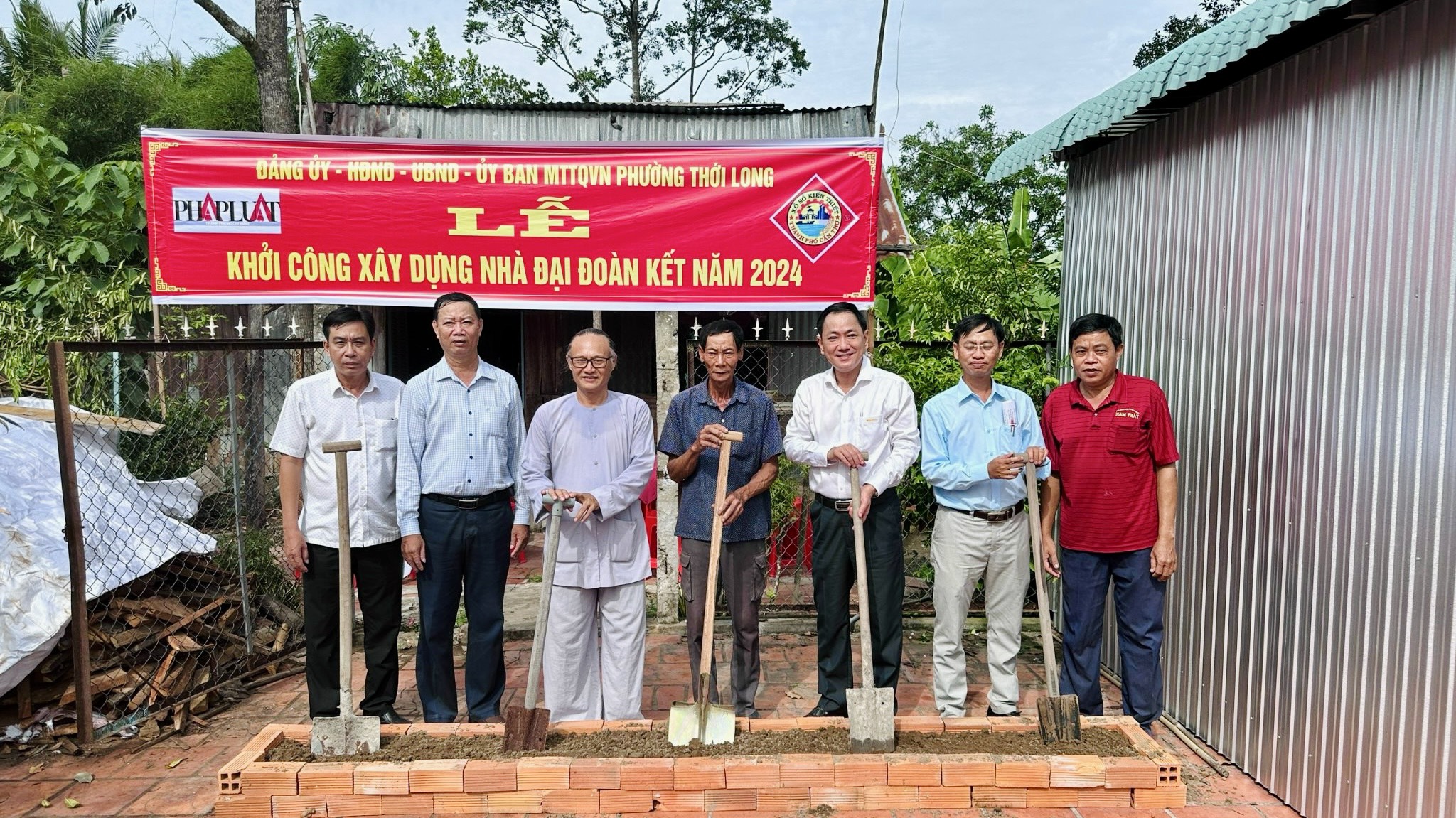 nha-dai-doan-ket.jpg