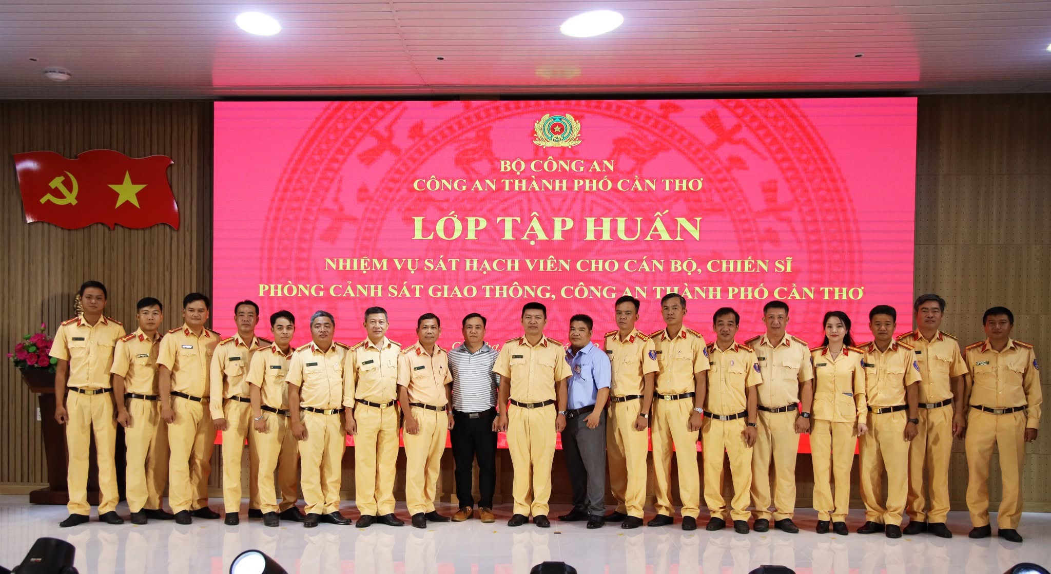 cong-an-tp-can-tho-tap-huan.JPG