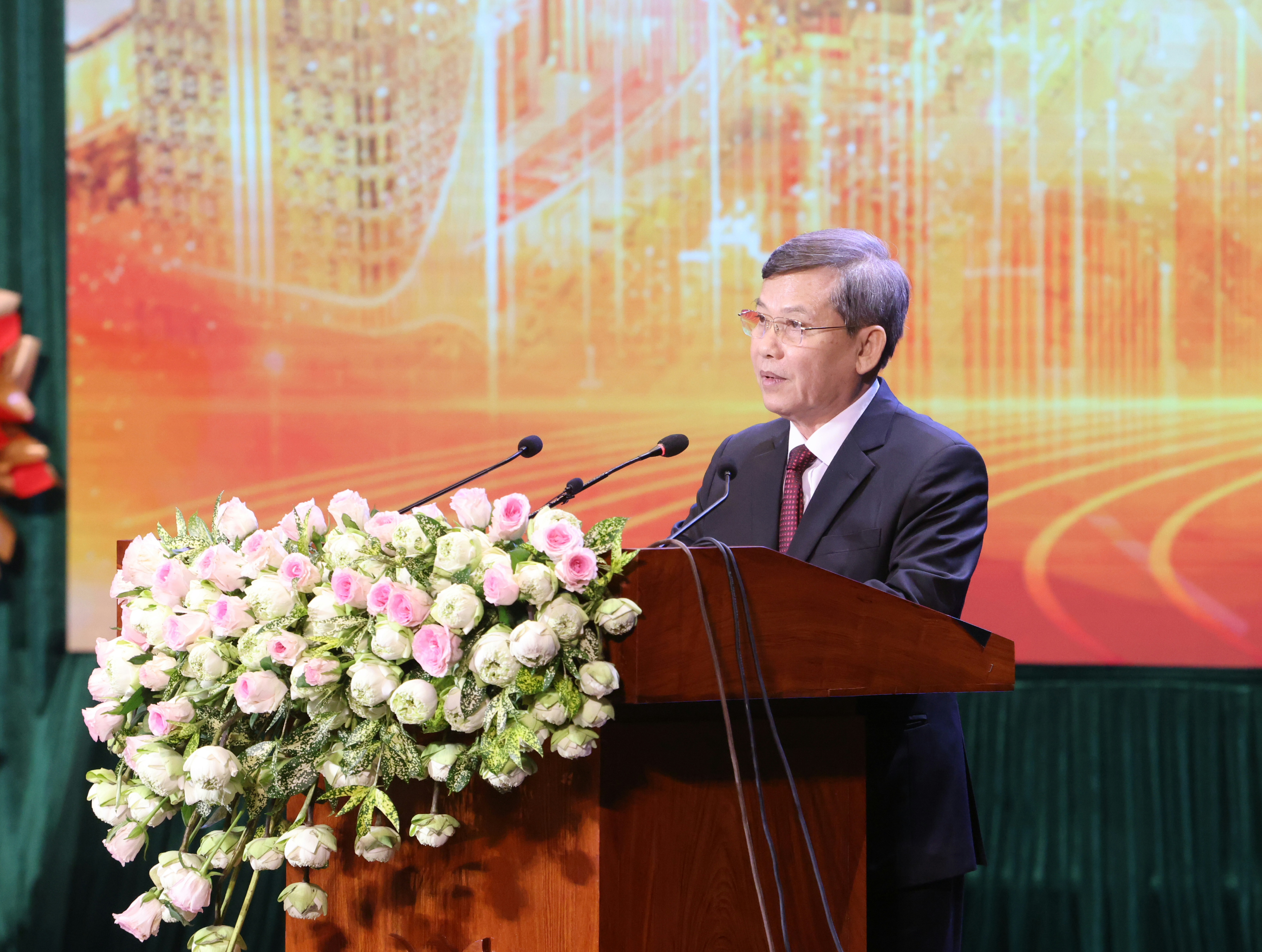 tinh-vinh-long-huan-chuong-lao-dong-Tri.JPG