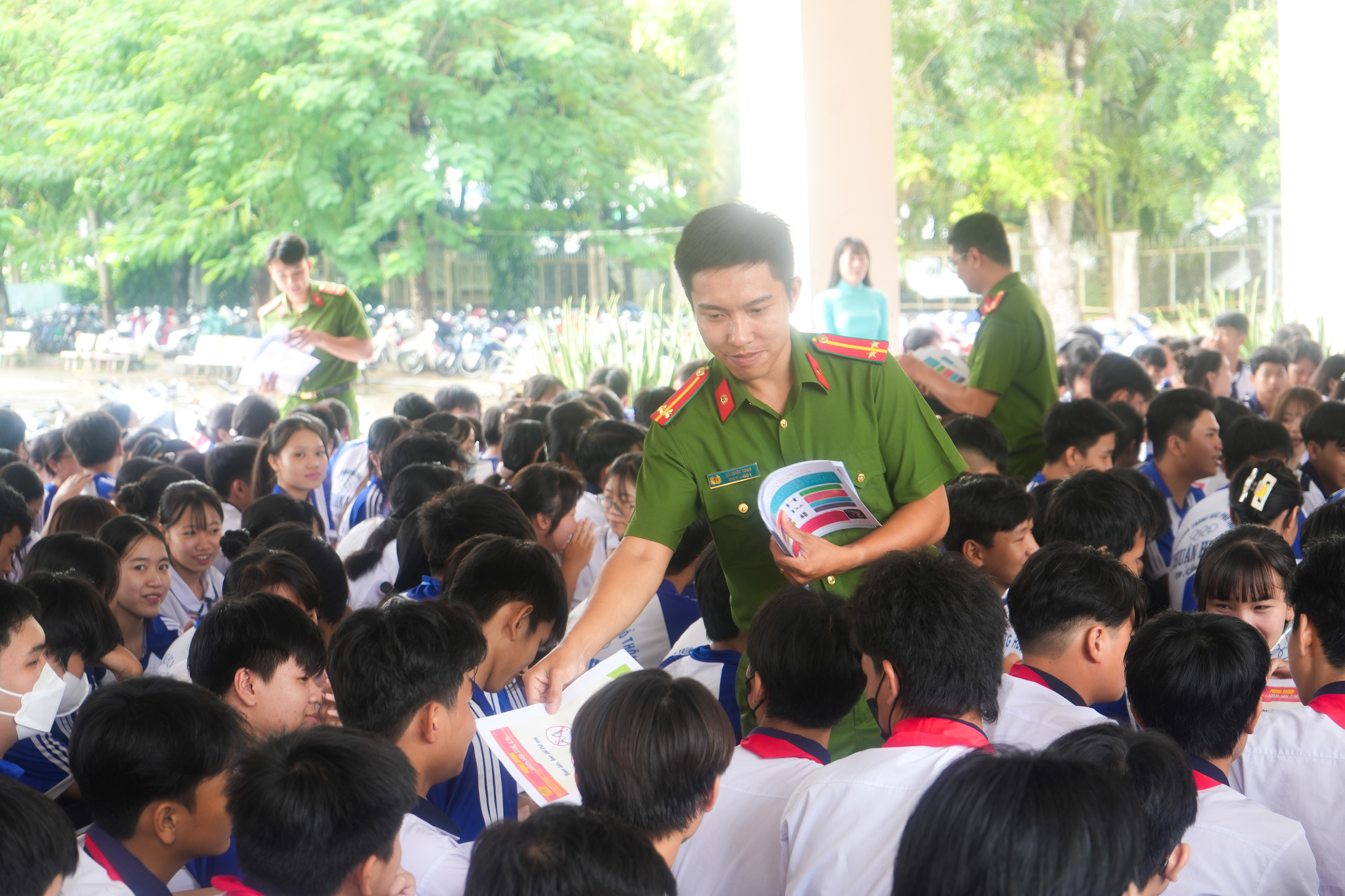 mua-ban-nguoi-can-tho-1.JPG