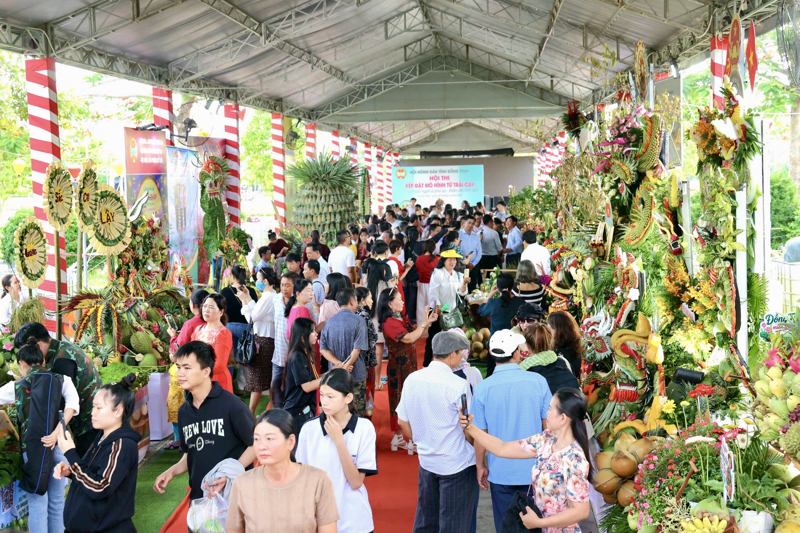 Hội thi nghệ thuật xếp đặt mô hình từ trái cây với chủ đề “Đồng Tháp ngọt vị phù sa - Đậm đà tình đất”