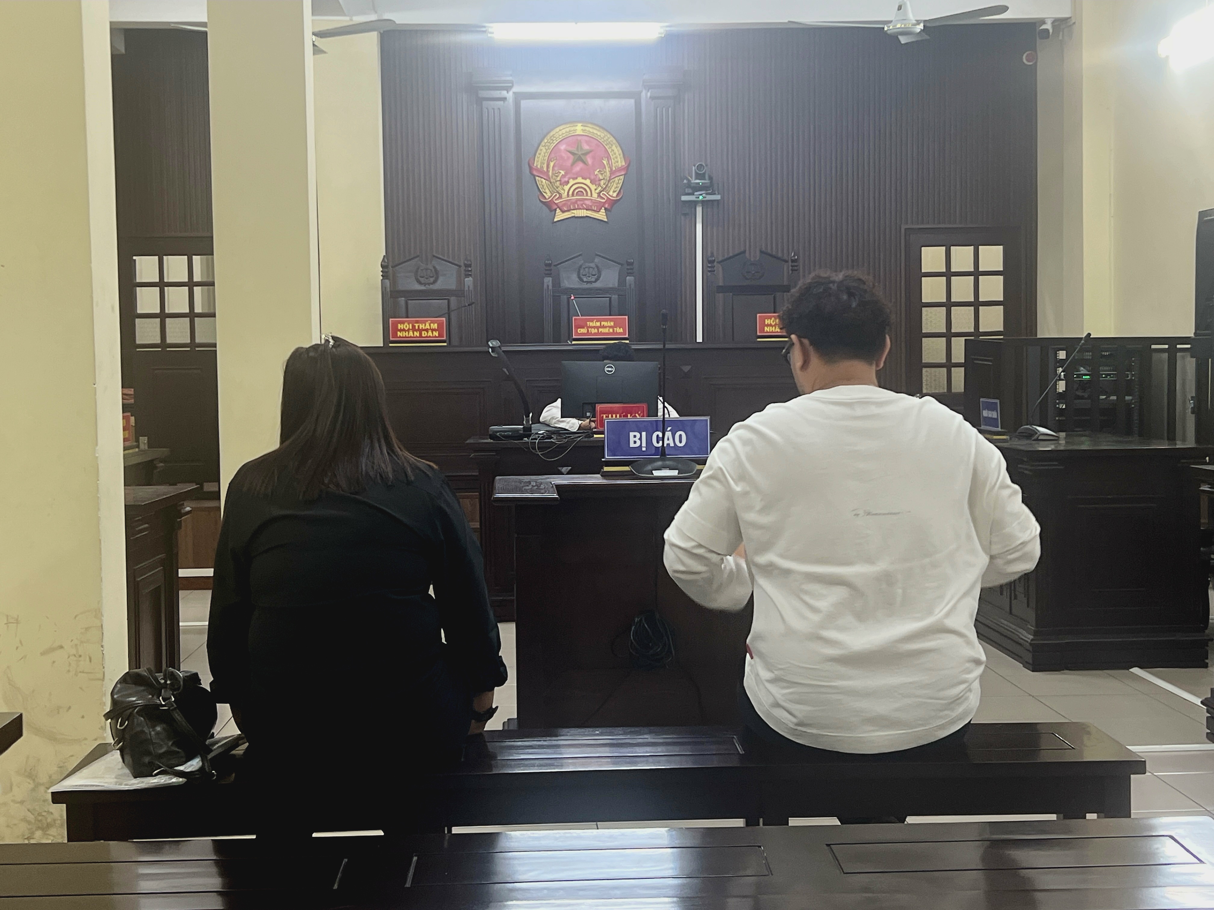 Nhân viên phòng răng giữ 37,5 triệu đồng của khách bị phạt 7,5 năm tù