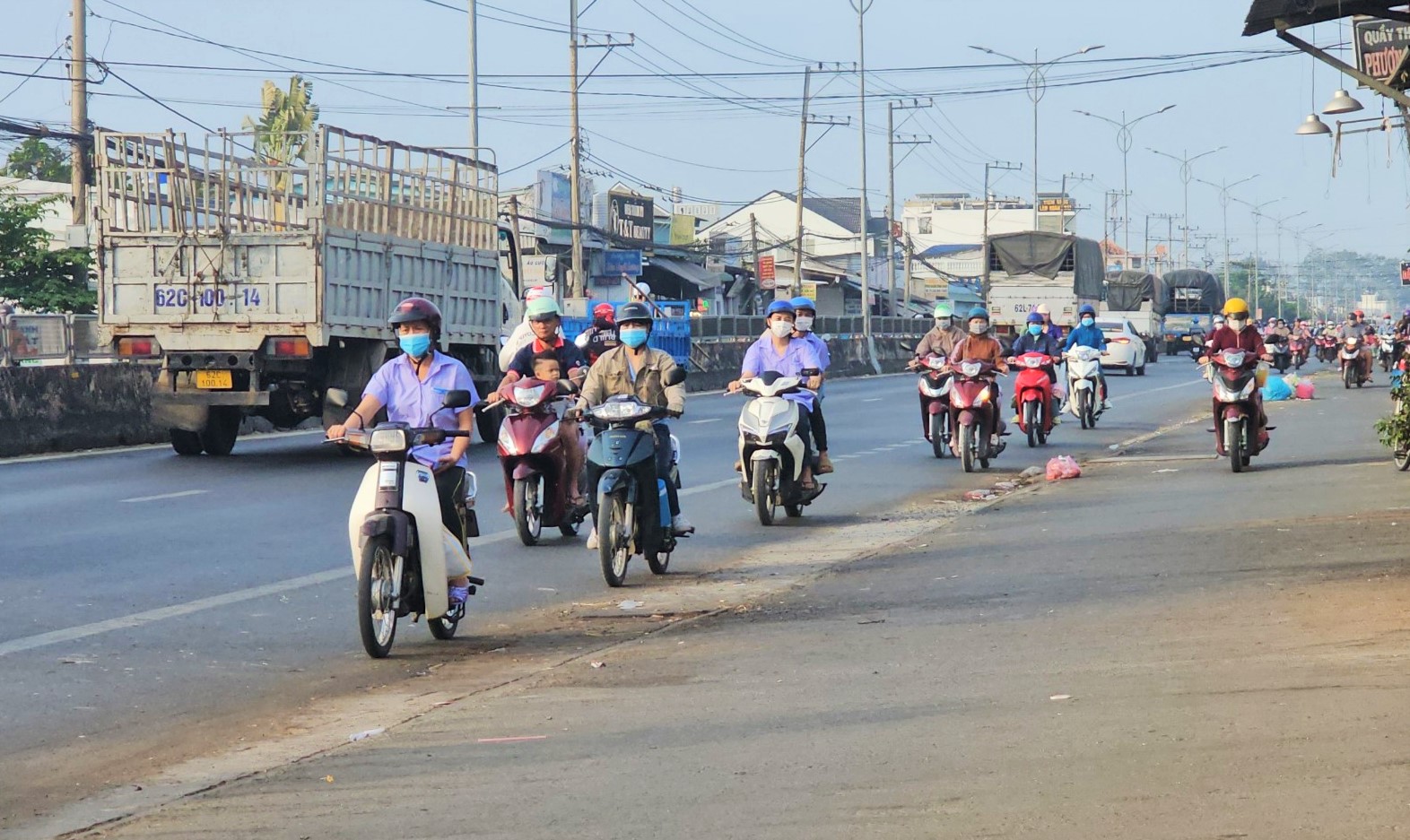ngược chiều trên quốc lộ 1 (16).jpg