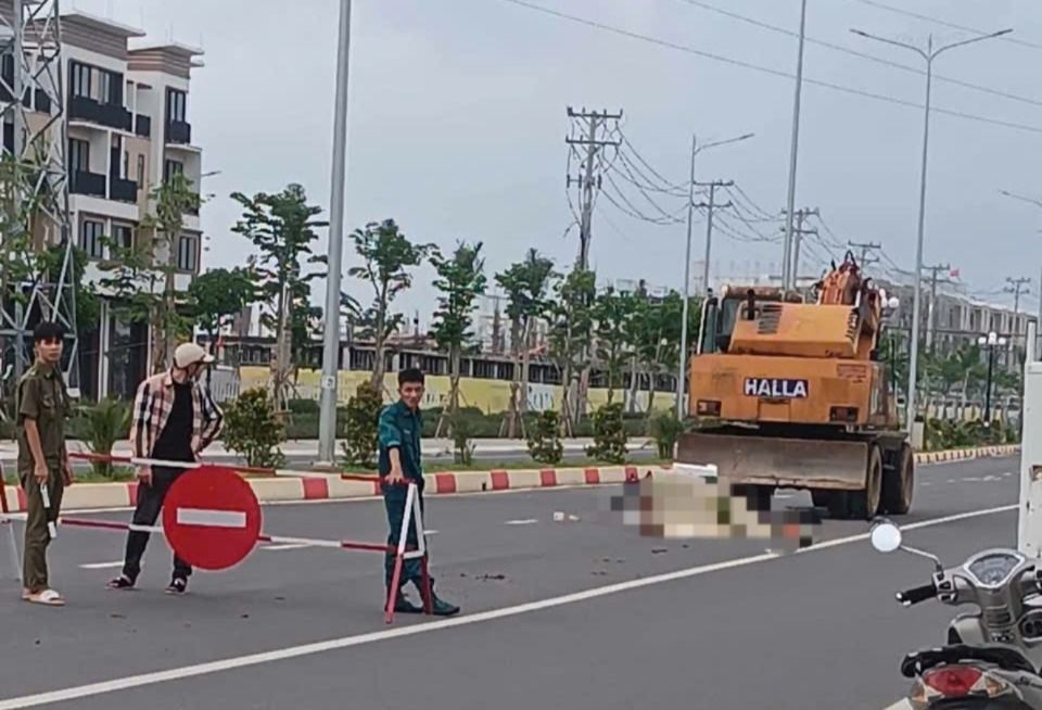 Va chạm với xe múc đất.jpg