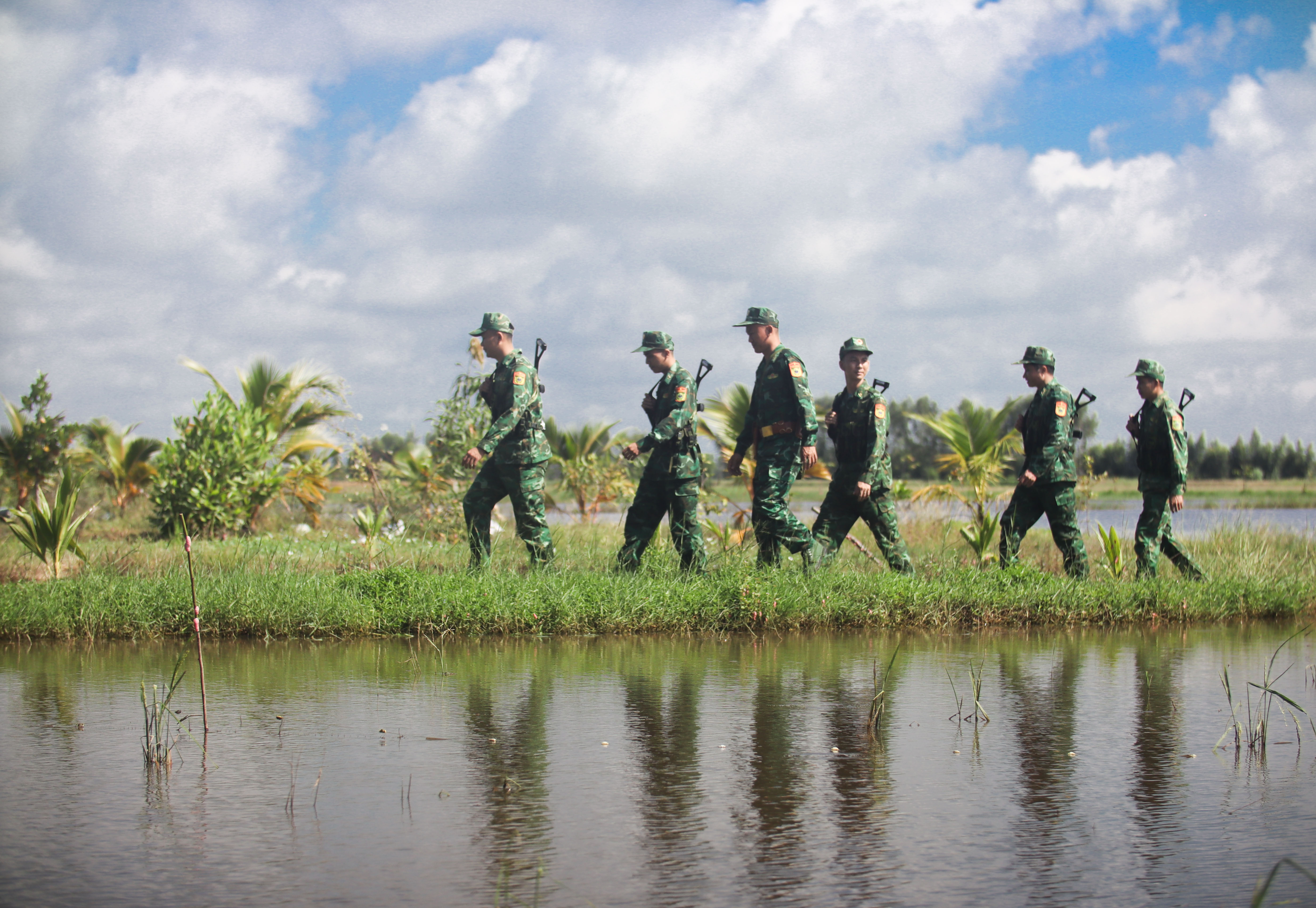 Giữ vững biên cương 1.jpg