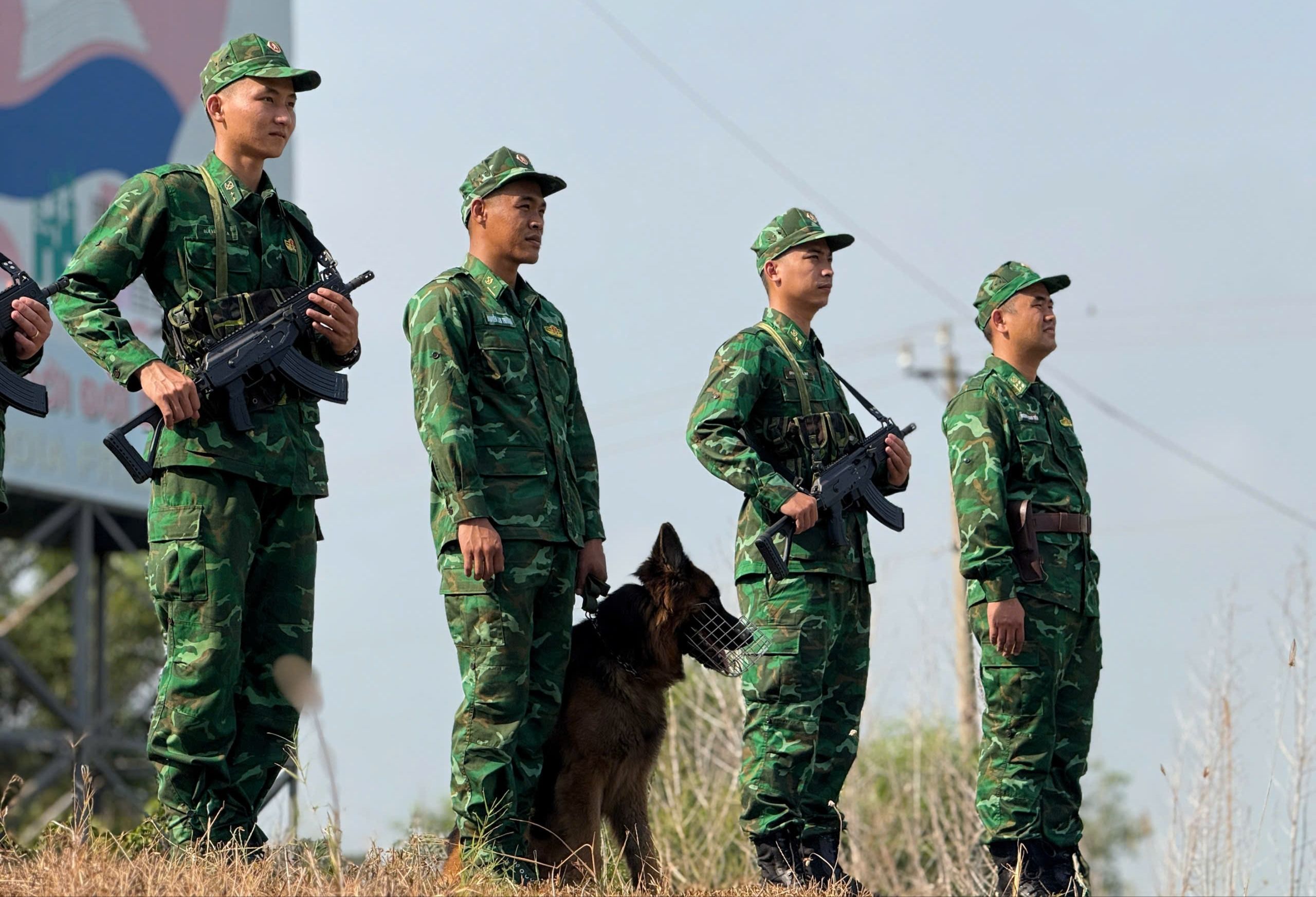 giữ vững biên cương.jpg