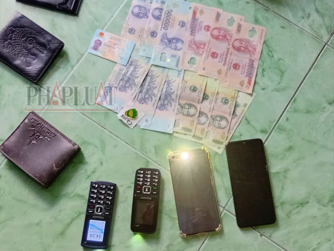 cụ ông 70 tuổi bán vé số (1).jpg