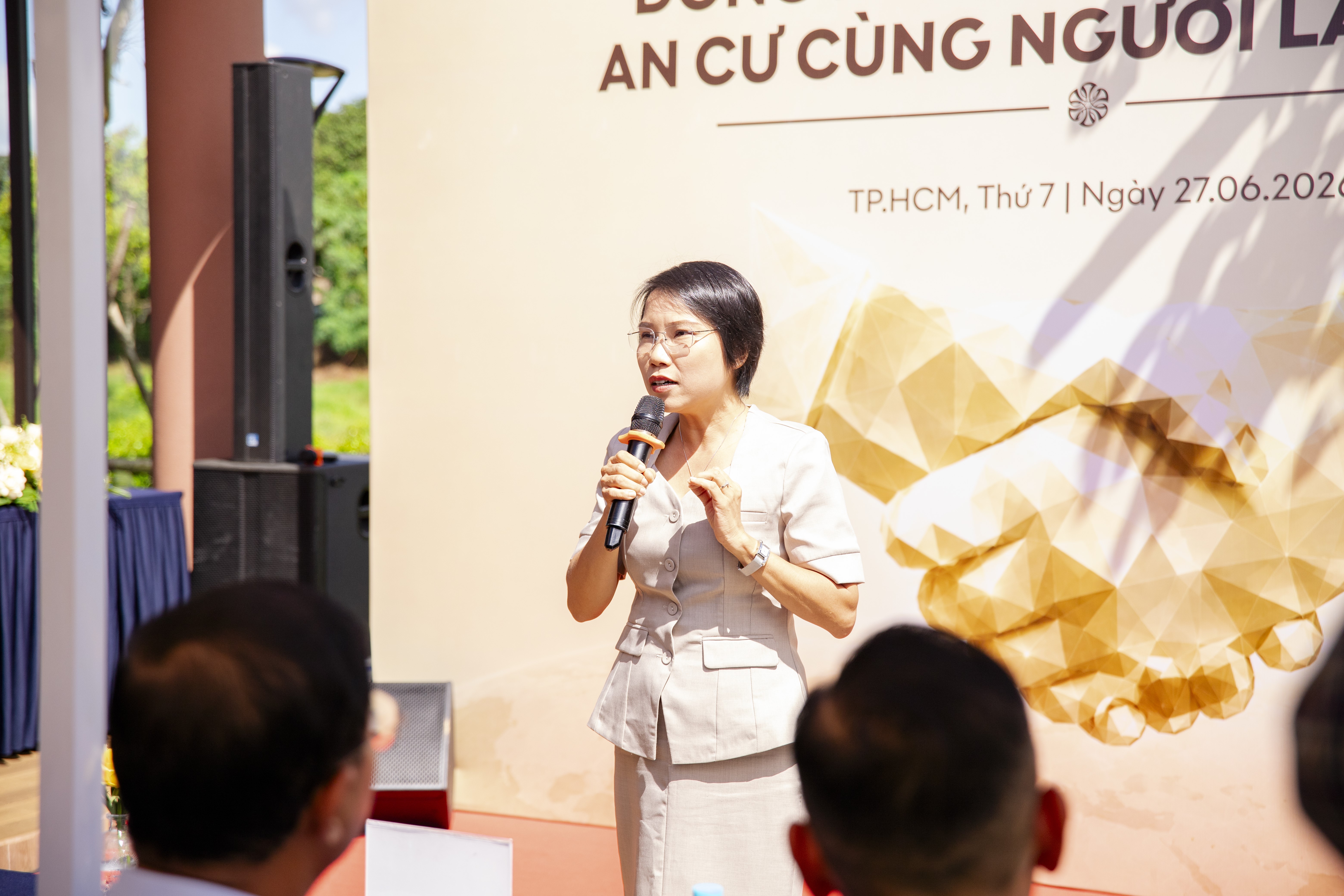 An_cu_cung_nguoi_lao_dong_h5.JPG