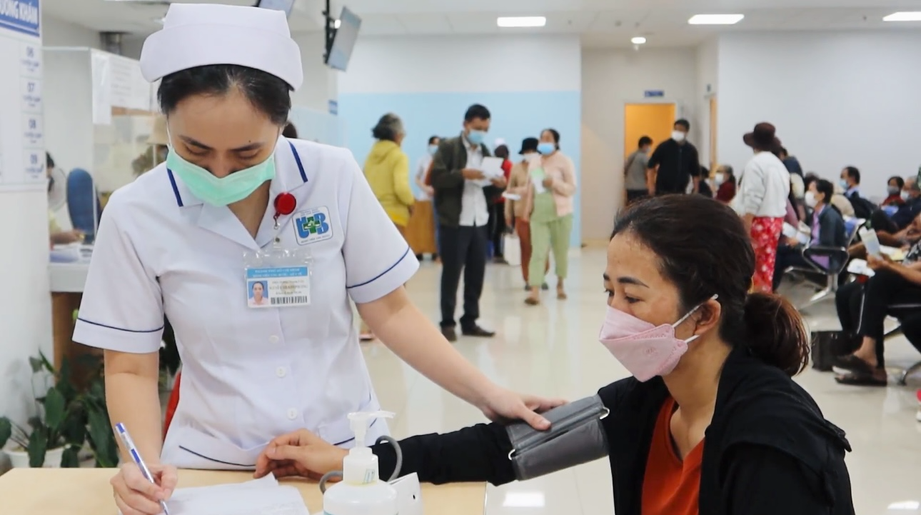Tự khám chữa bệnh ngoại trú được BHYT thanh toán thế nào?