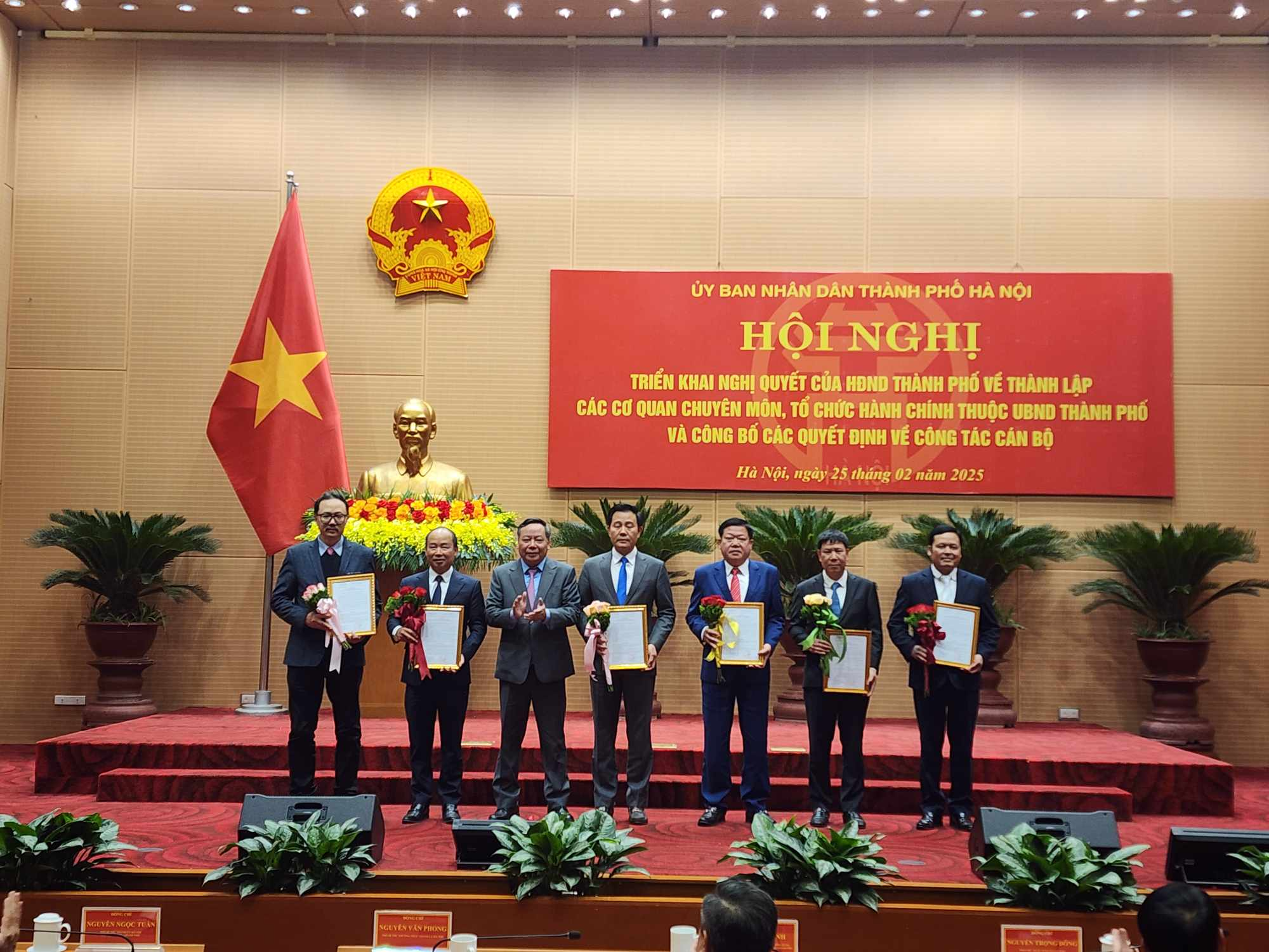 UBND TP Hà Nội tổ chức Hội nghị triển khai Nghị quyết của HĐND TP Hà Nội về thành lập các cơ quan chuyên môn