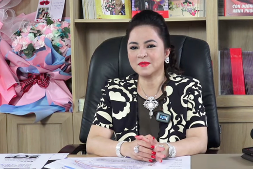 nguyen-phuong-hang (1).png
