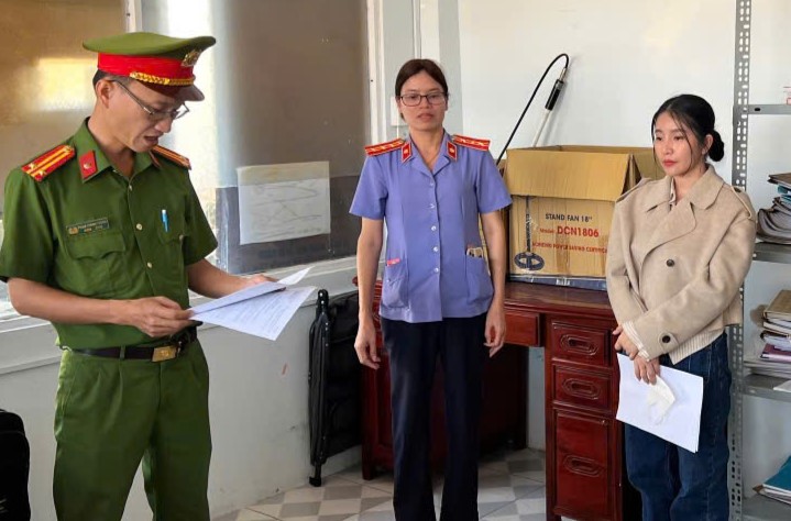 nhân viên ngân hàng.jpg