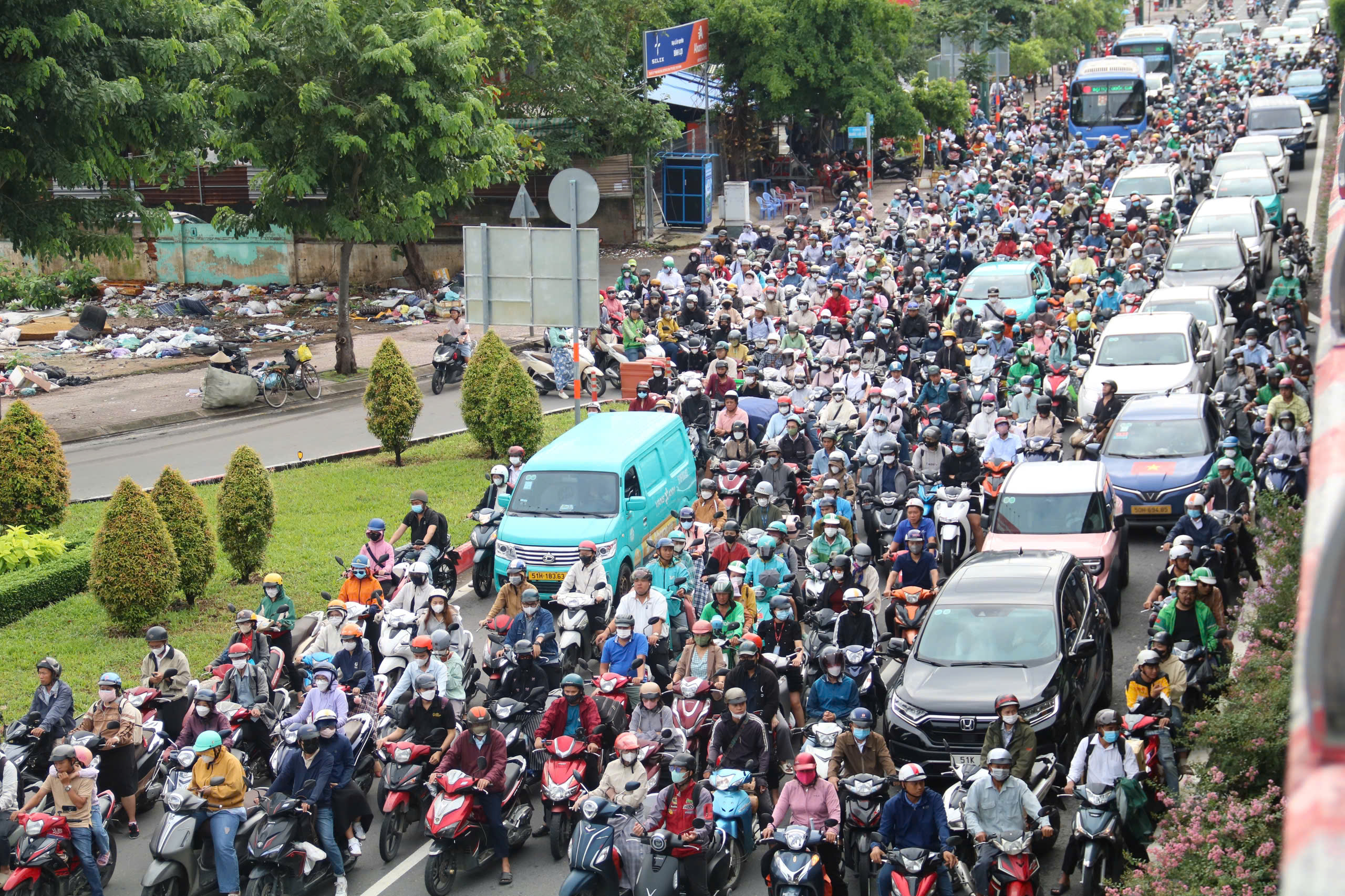 un-tac-giao-thong-nhu-ngoc.jpeg