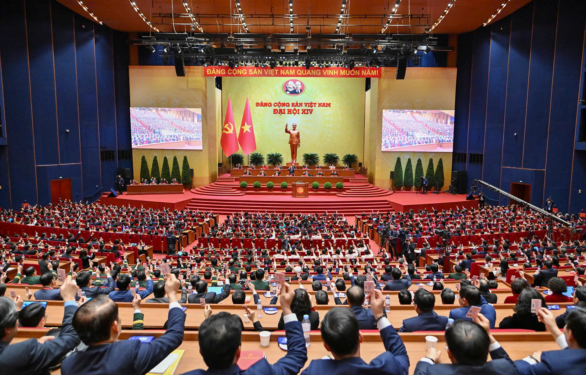 Tiêu chuẩn chọn Tổng Bí thư, Thường trực Ban Bí thư khóa mới-uy-vien-ban-chap-hanh-trung-uong-khoa-xiv-14.jpg