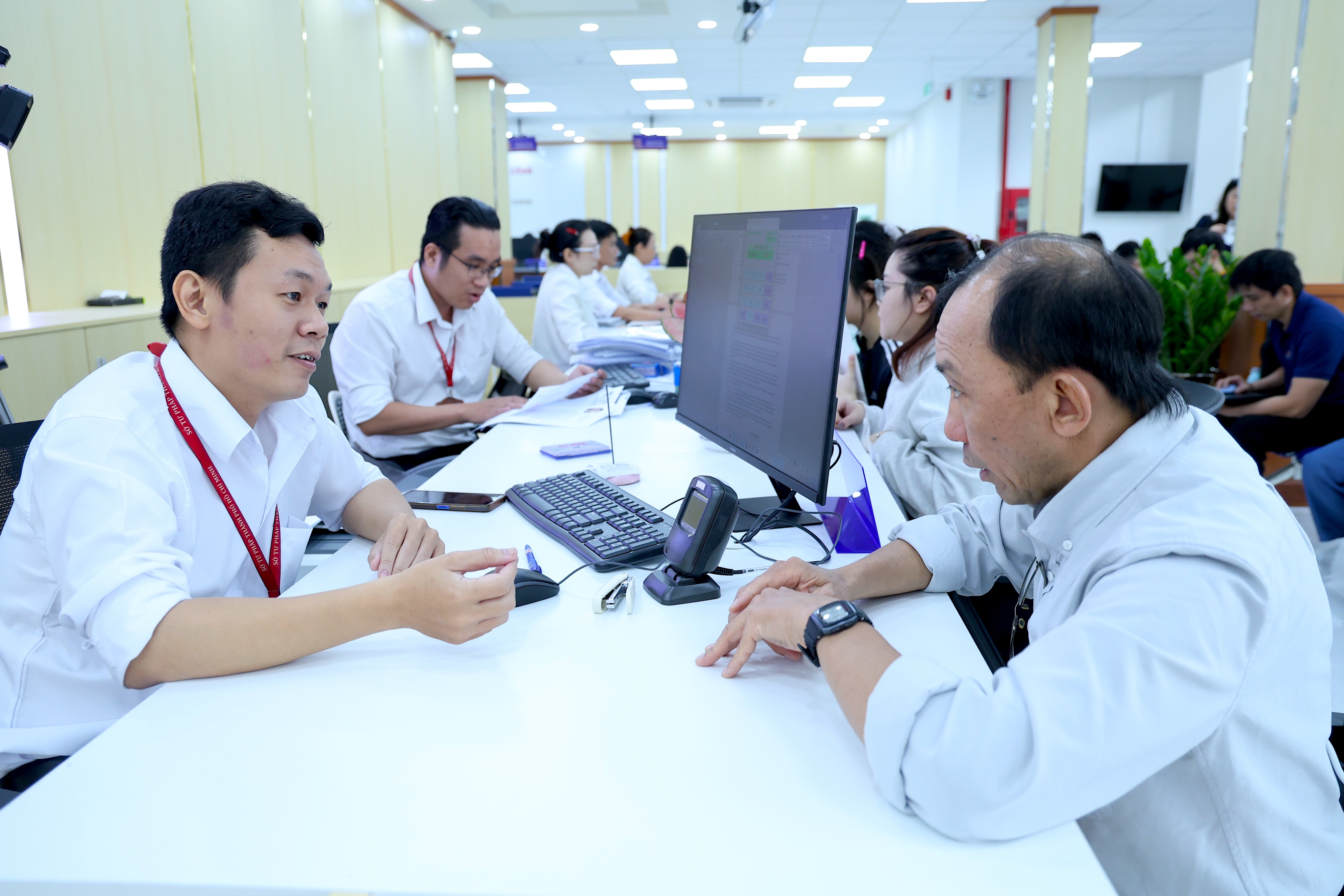 TP.HCM: Từ 20-7, người yếu thế được hỗ trợ giải quyết thủ tục hành chính tại nhà