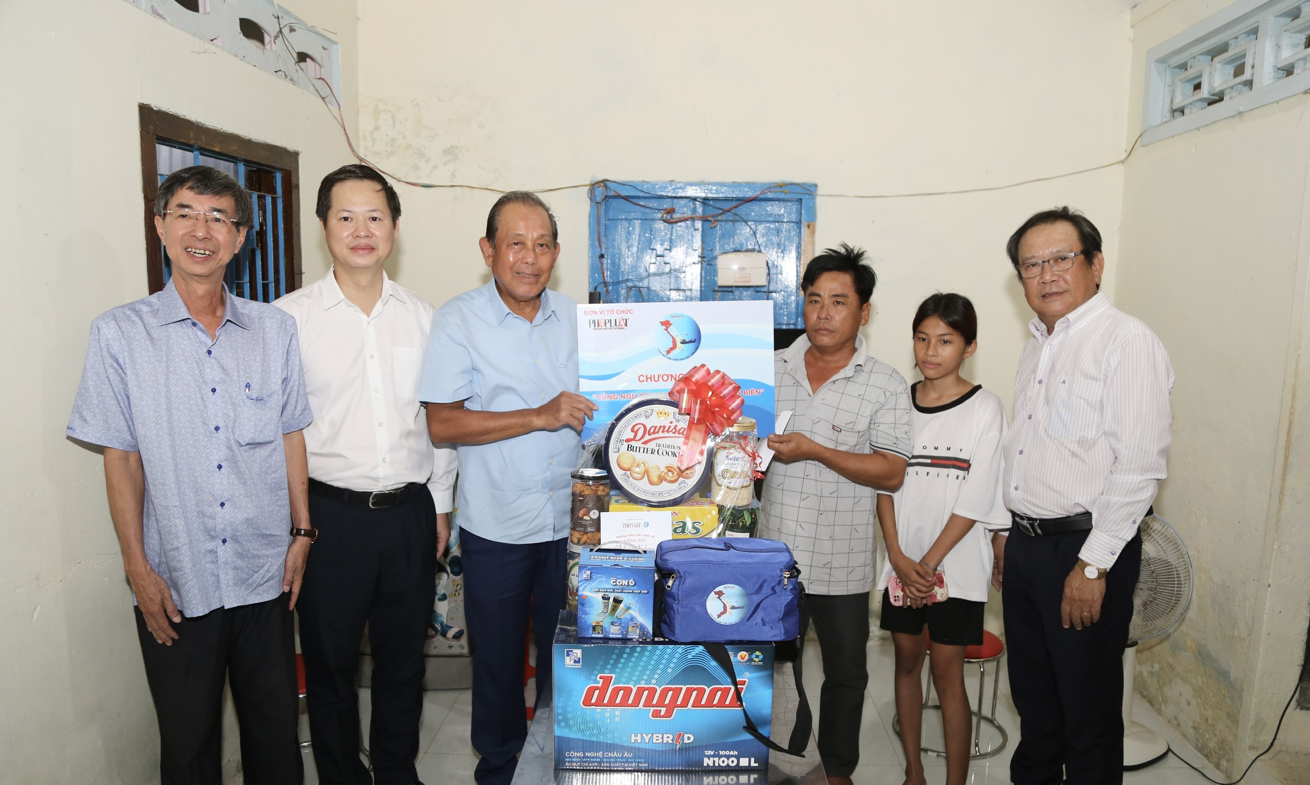 nguyen-pho-thu-tuong-thuong-truc-truong-hoa-binh-tham-va-tang-qua-ngu-dan-binh-thuan-5601-9324.jpg