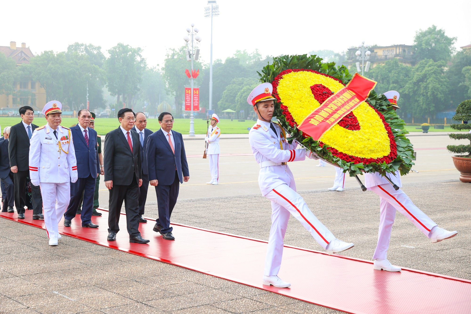 Hình ảnh lãnh đạo Đảng, Nhà nước vào Lăng viếng Chủ tịch Hồ Chí Minh