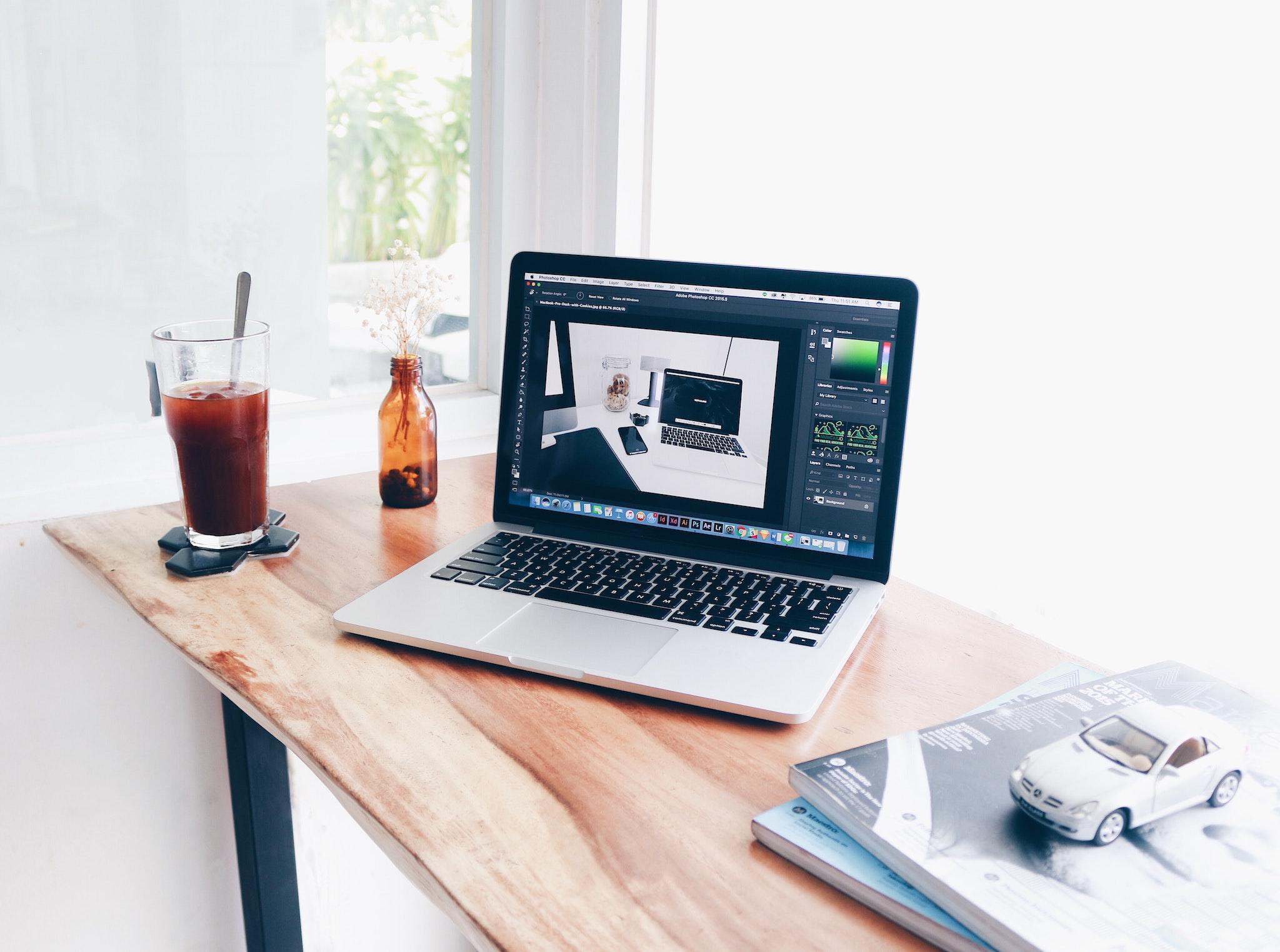 Xóa các trang web hoặc blog cá nhân. Ảnh: Pexels