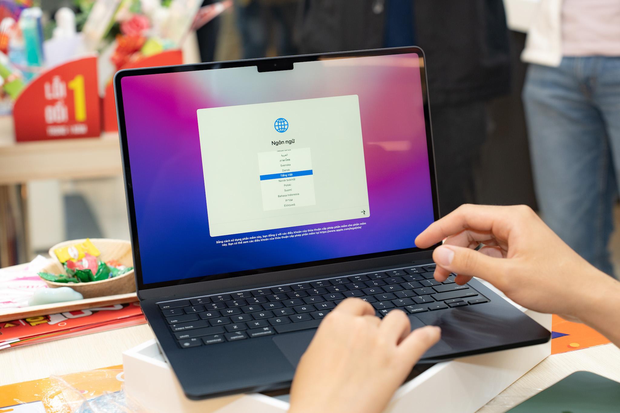 macbook-air-m2-xanh-den