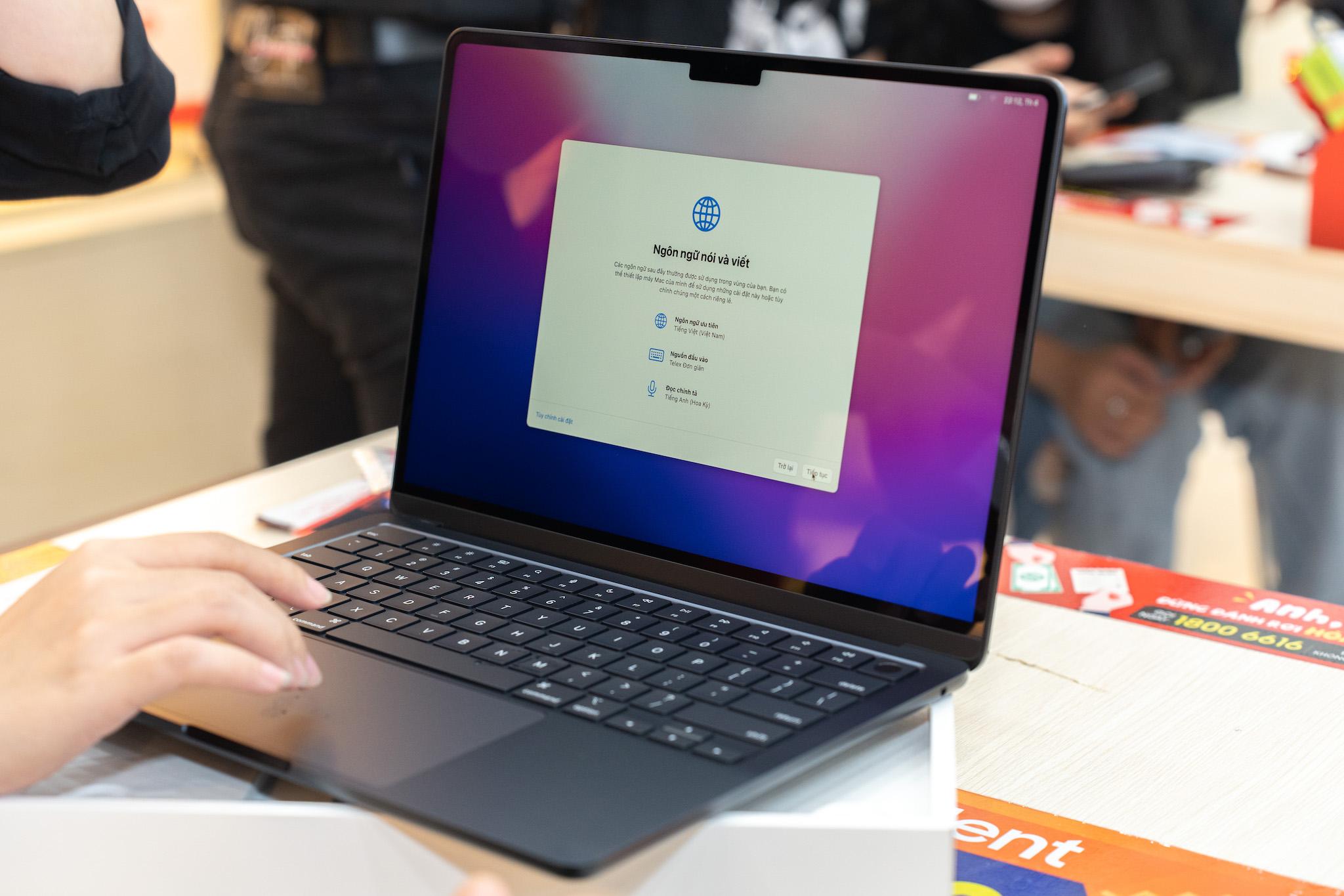 macbook-air-m2-xanh-den