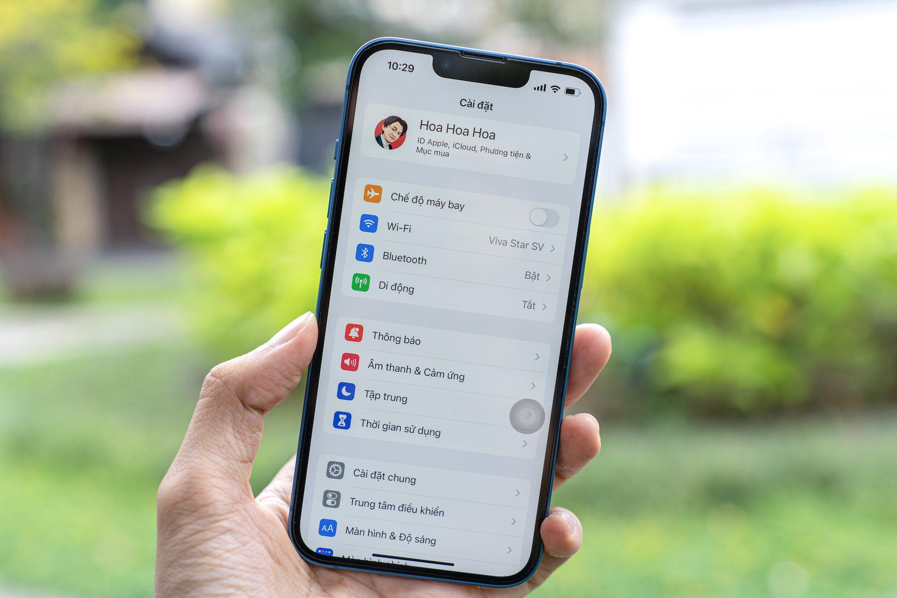 iPhone 13 giá chỉ 18,79 triệu đồng tại Di Động Việt. Ảnh: TIỂU MINH