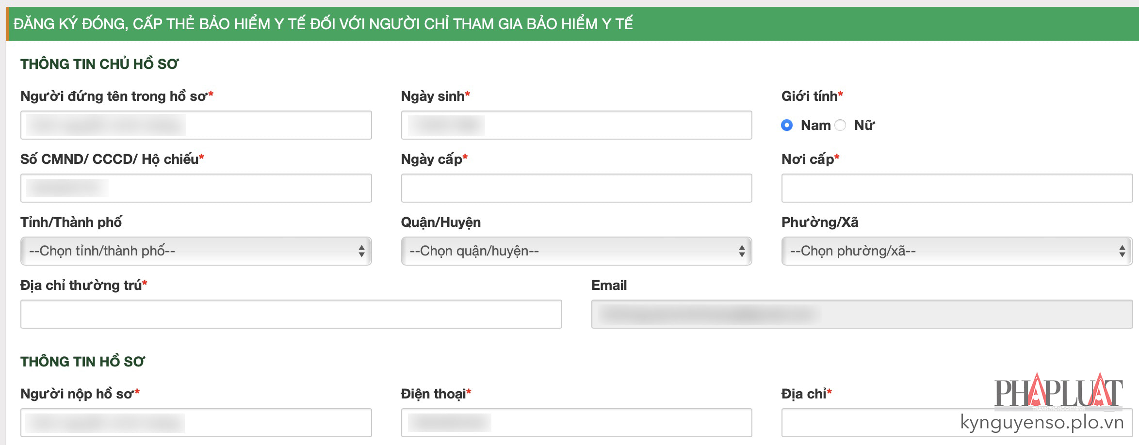 Điền đầy đủ thông tin hồ sơ mua thẻ bảo hiểm y tế. Ảnh: MINH HOÀNG