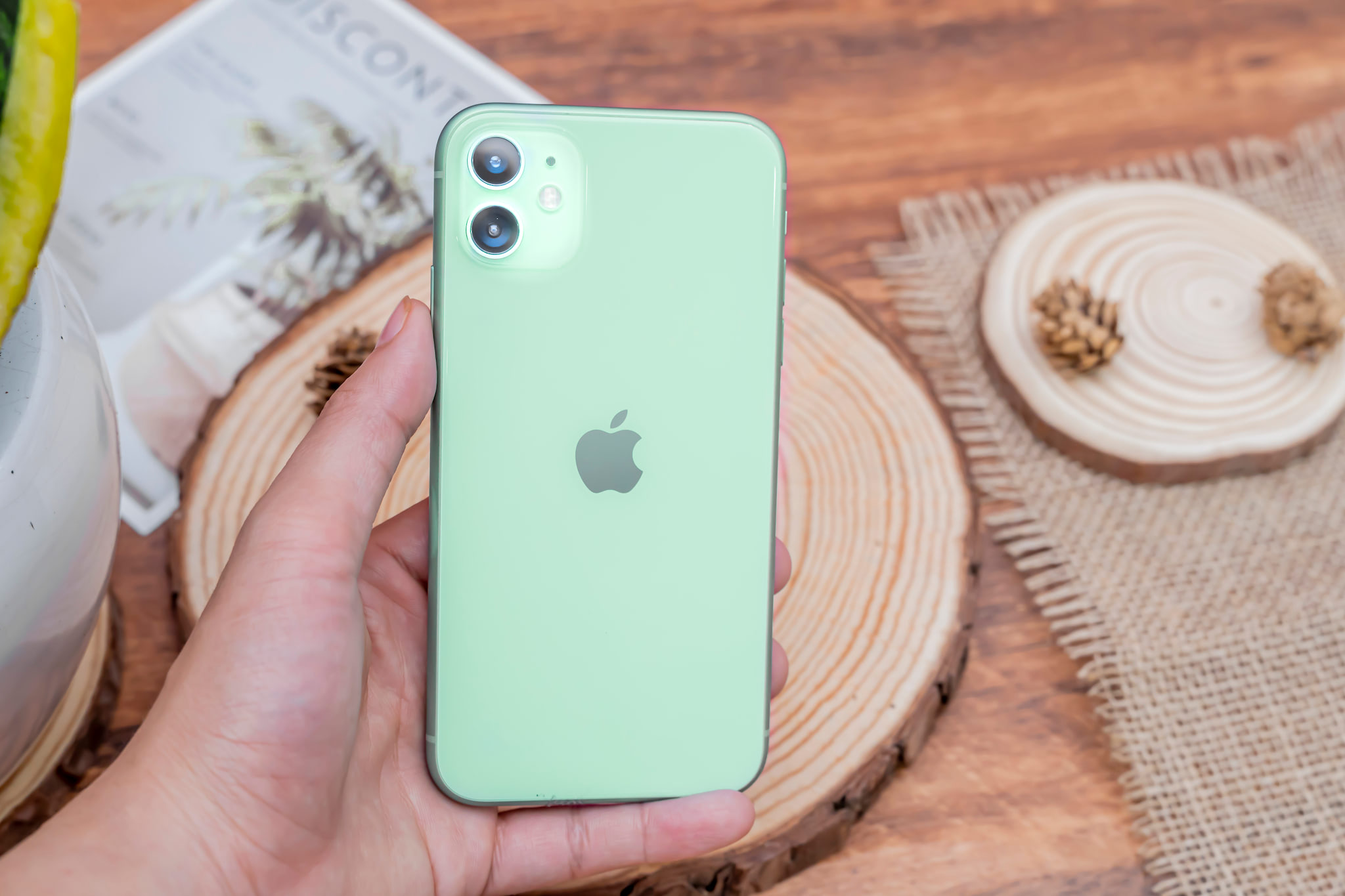 iPhone 11 VN/A 128 GB giảm đến 5 triệu đồng, chỉ còn từ 12,09 triệu đồng.