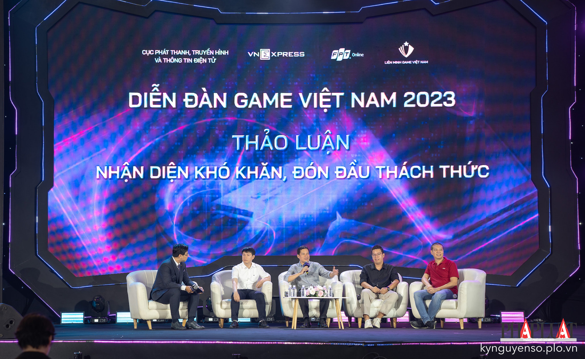 Các diễn giả chia sẻ khó khăn, thuận lợi và cách phát triển ngành game Việt Nam. Ảnh: TIỂU MINH