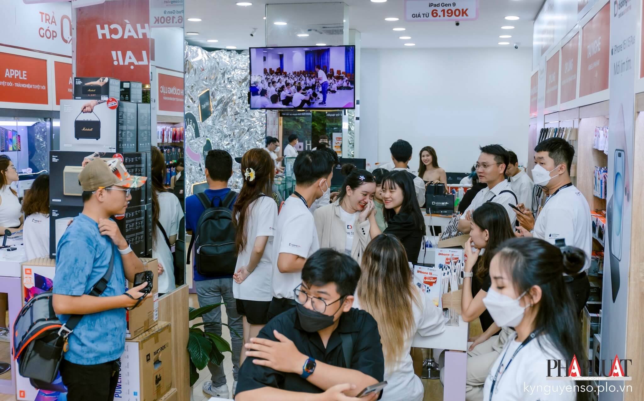 Thị trường smartphone nhộn nhịp cuối tháng 9 nhờ iPhone 15 series. Ảnh: TIỂU MINH