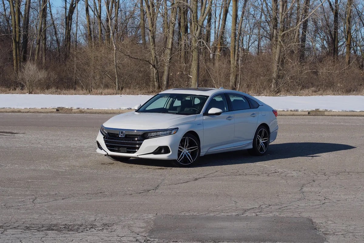 Honda Accord Hybrid 2021 linh hoạt và hiệu quả, trong khi mang lại cảm giác lái giống như bất kỳ chiếc sedan gia đình nào khác