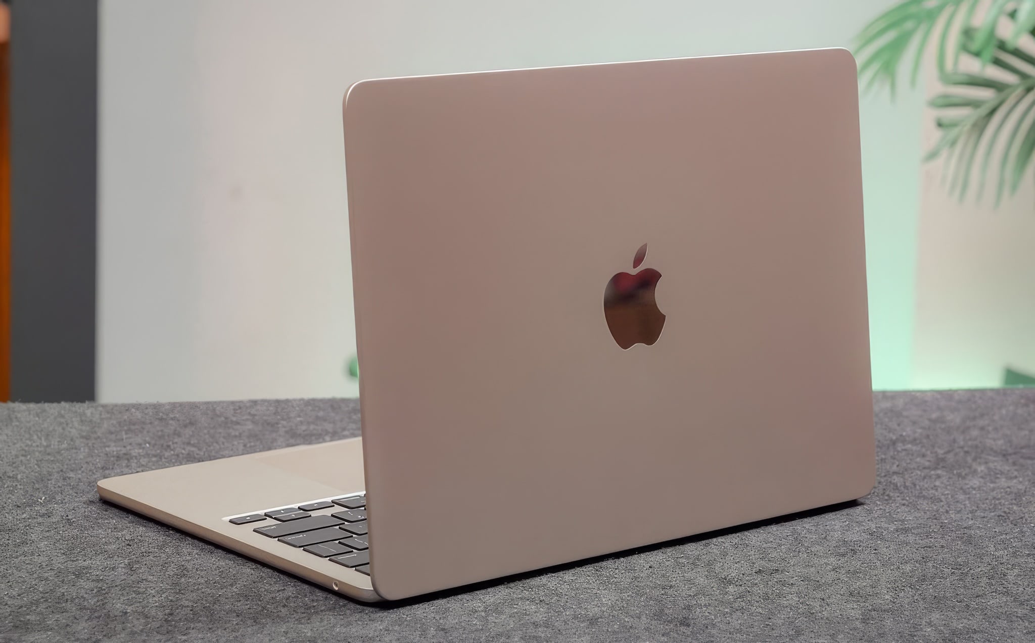 MacBook Air M3 chỉ chênh lệch nhẹ so với phiên bản tiền nhiệm 2,4 triệu đồng.