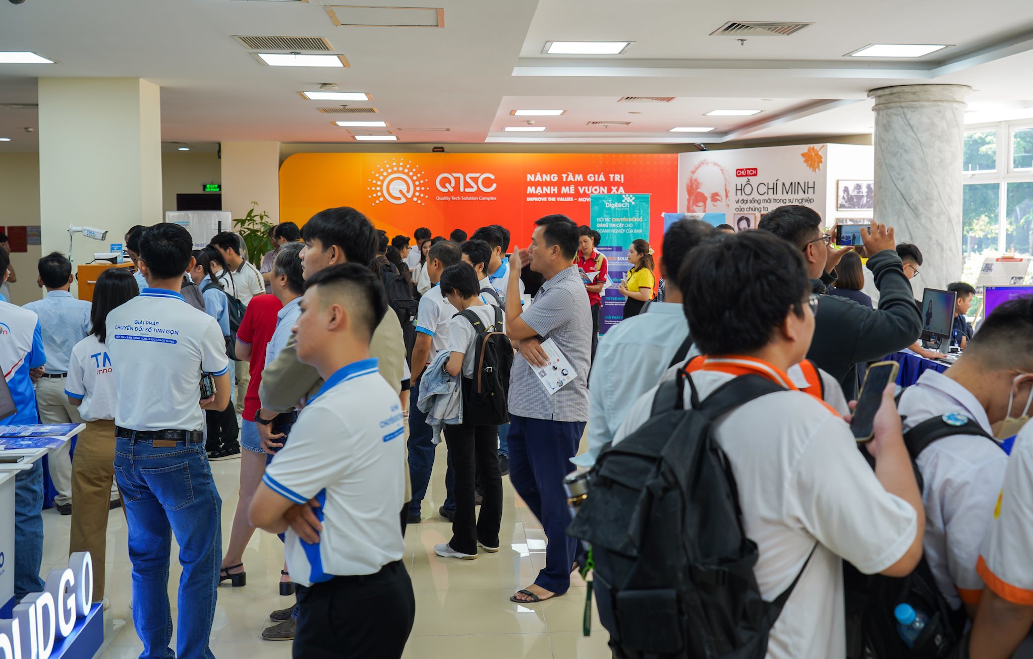 Tin công nghệ 25-9: Dự kiến đến năm 2025, mỗi năm Việt Nam sẽ thiếu hụt hơn 150.000 lập trình viên. Ảnh: TIỂU MINH