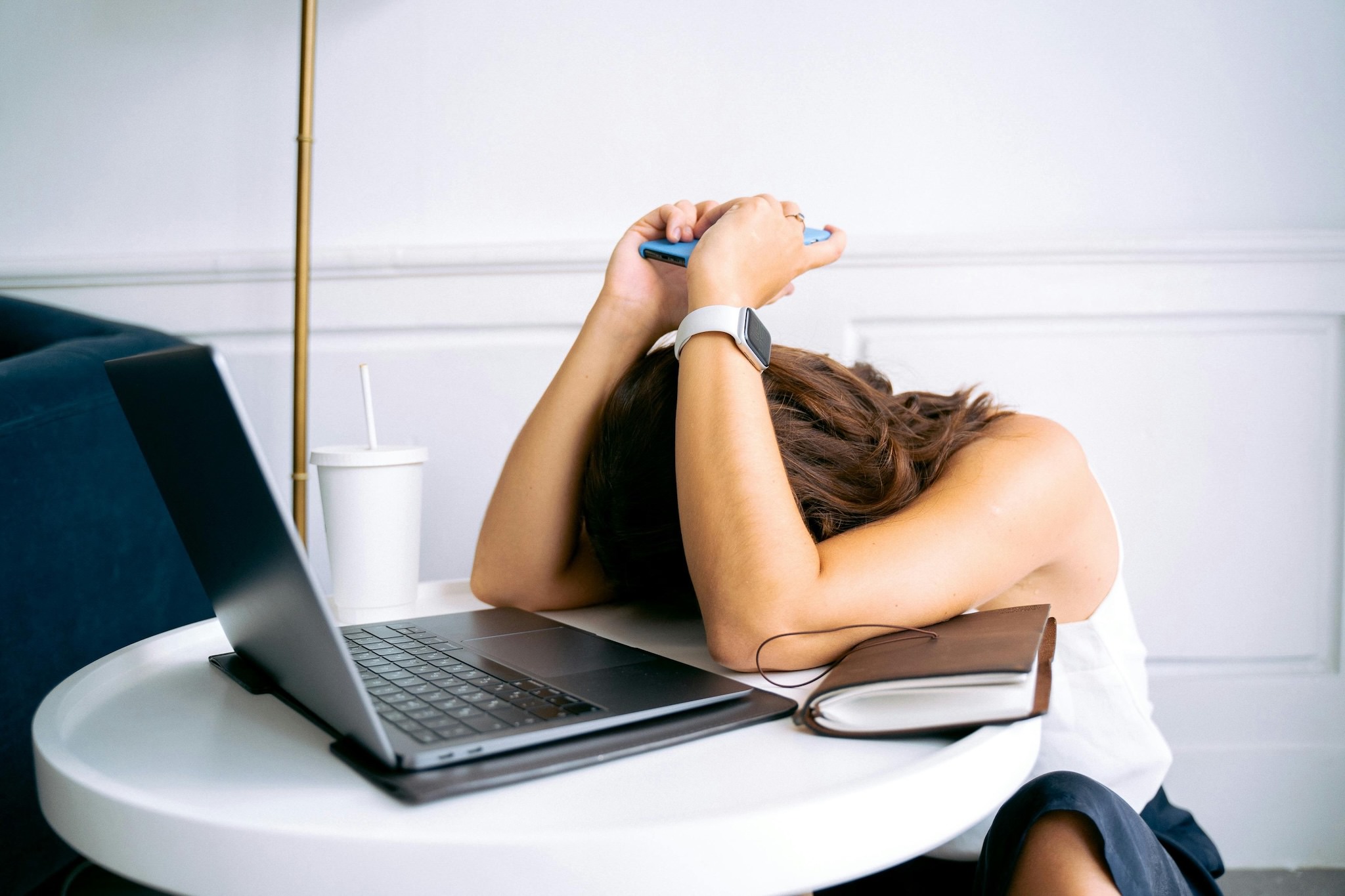 Sử dụng đòn tâm lý và các kỹ thuật xã hội là một trong những thủ đoạn lừa đảo tinh vi dịp cuối năm. Ảnh: Pexels