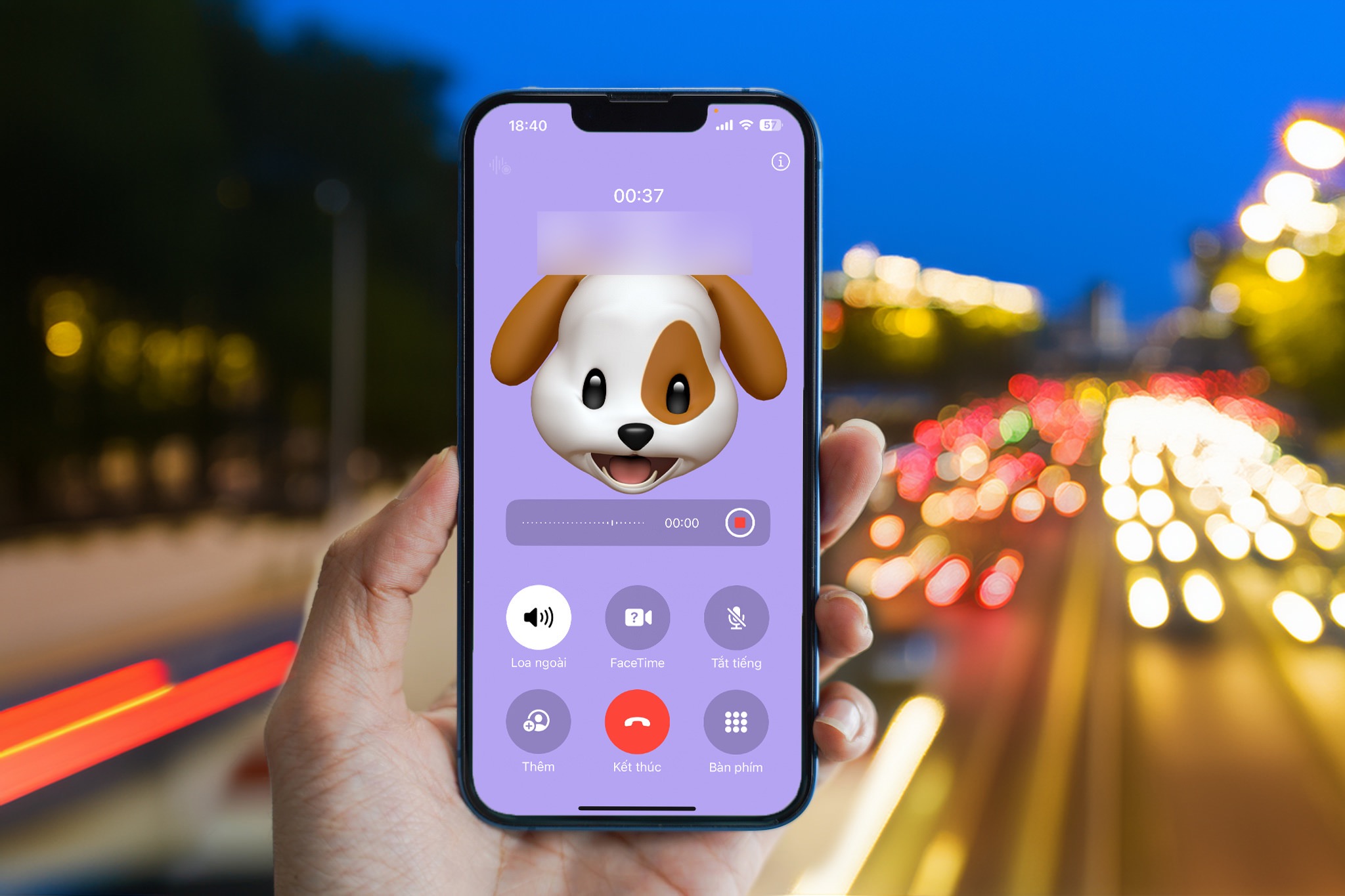 Không gọi lại vào các đầu số lạ và làm theo hướng dẫn của kẻ gian để tránh bị mất tiền ngân hàng. Ảnh: TIỂU MINH