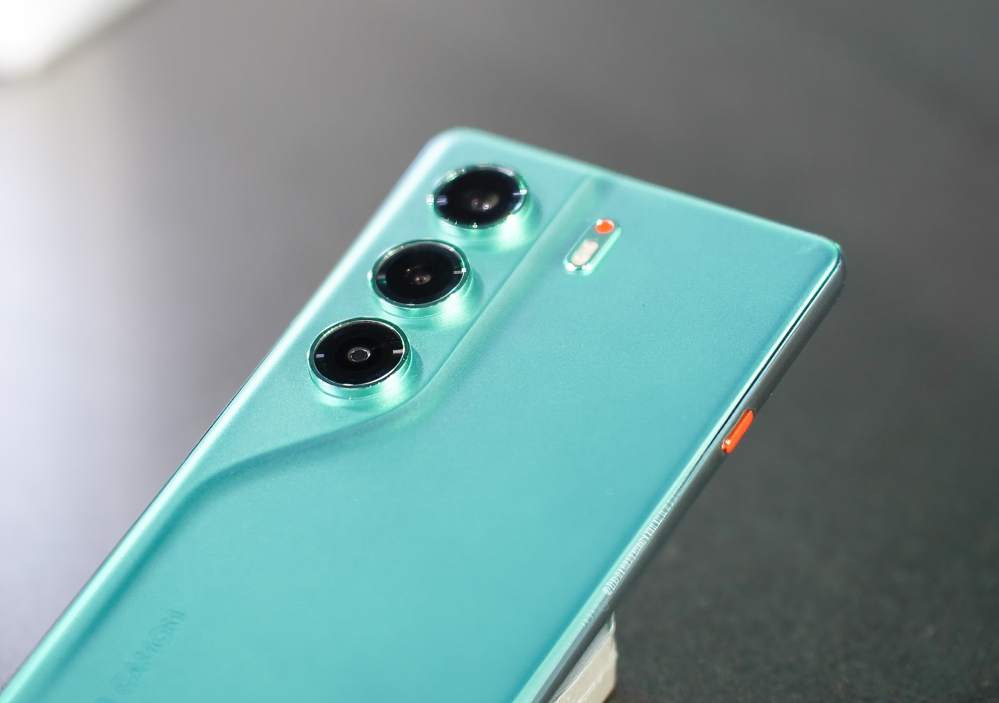 tecno-camon-40-1.jpg